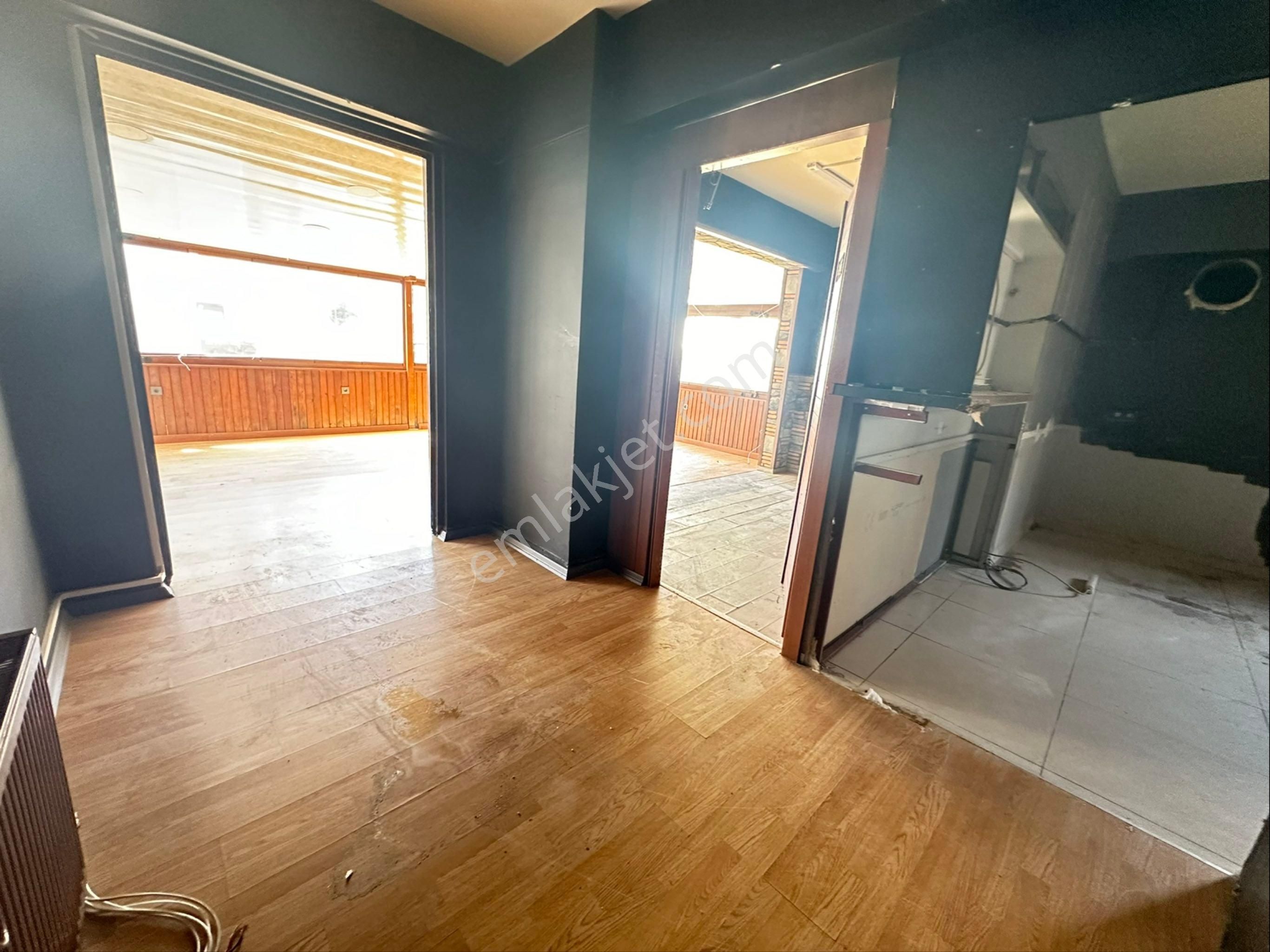 Hastaneler Bölges Kayışdağı Cdsi Yakını Dükkan