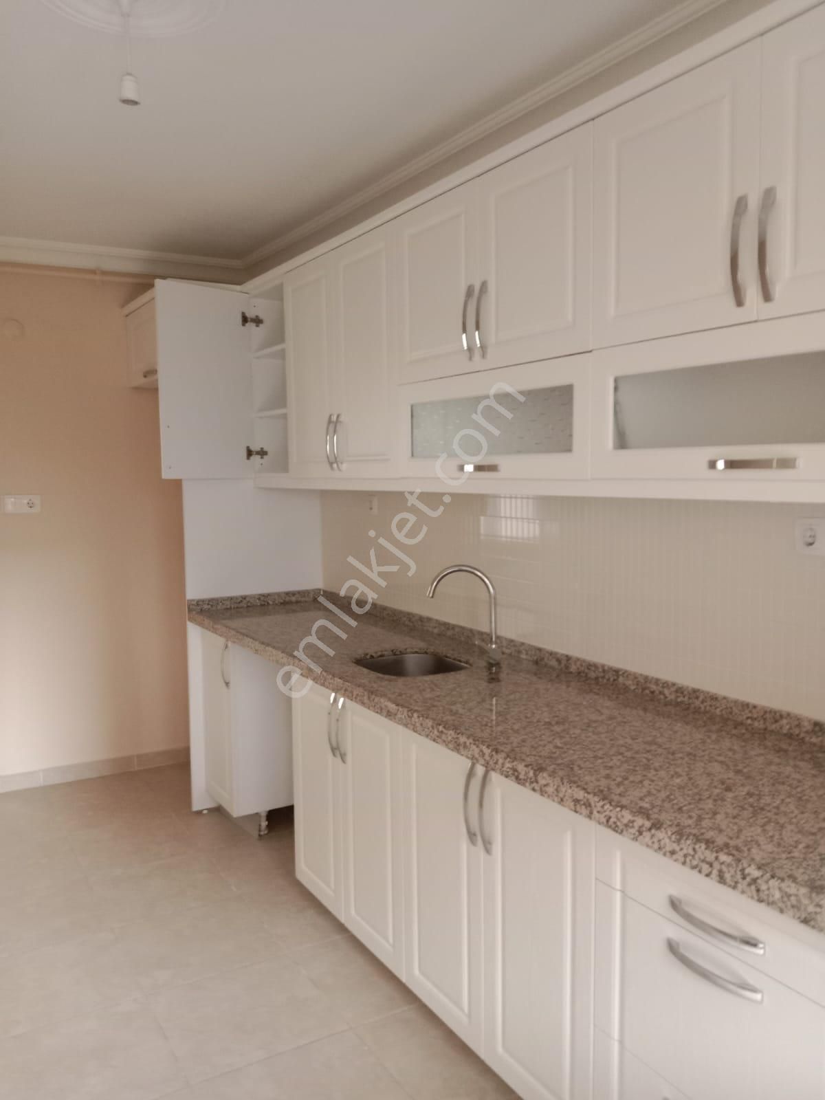 Muratlı Rota Emlak Tan Muradiye Mah.merkezi Konumda 2+1 Kiralık Daire