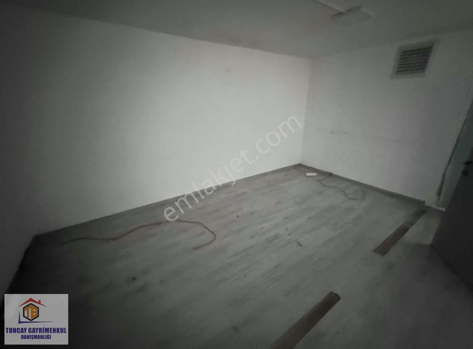 Mahmutbey Caddesi Asma Katlı 350 M² Kiralık Dükkan Mağaza - Görsel 4