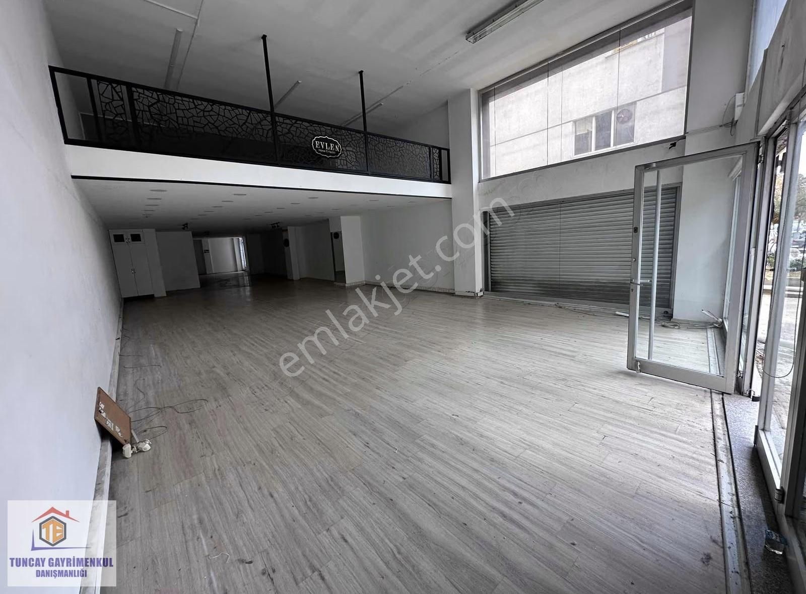 Mahmutbey Caddesi Asma Katlı 350 M² Kiralık Dükkan Mağaza - Görsel 2