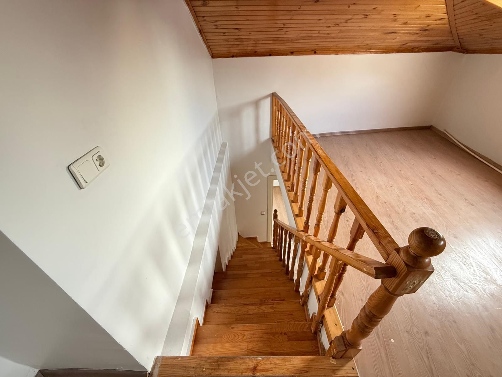 Satılık Metroya Beş Dakika 3+1 Çatı Dubleks 110m2 İskanlı Daire - Görsel 6