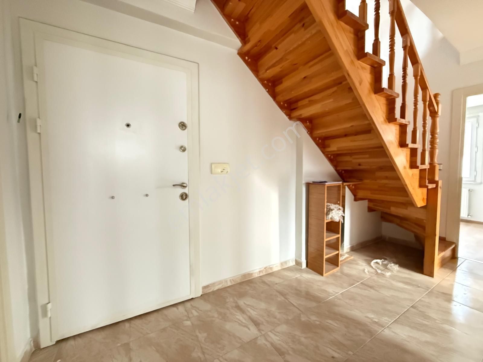 Satılık Metroya Beş Dakika 3+1 Çatı Dubleks 110m2 İskanlı Daire - Görsel 2