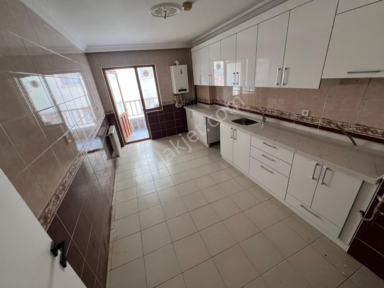 Yayla Mahallesi'nde Asansörlü 3+1 Daire! - Görsel 2