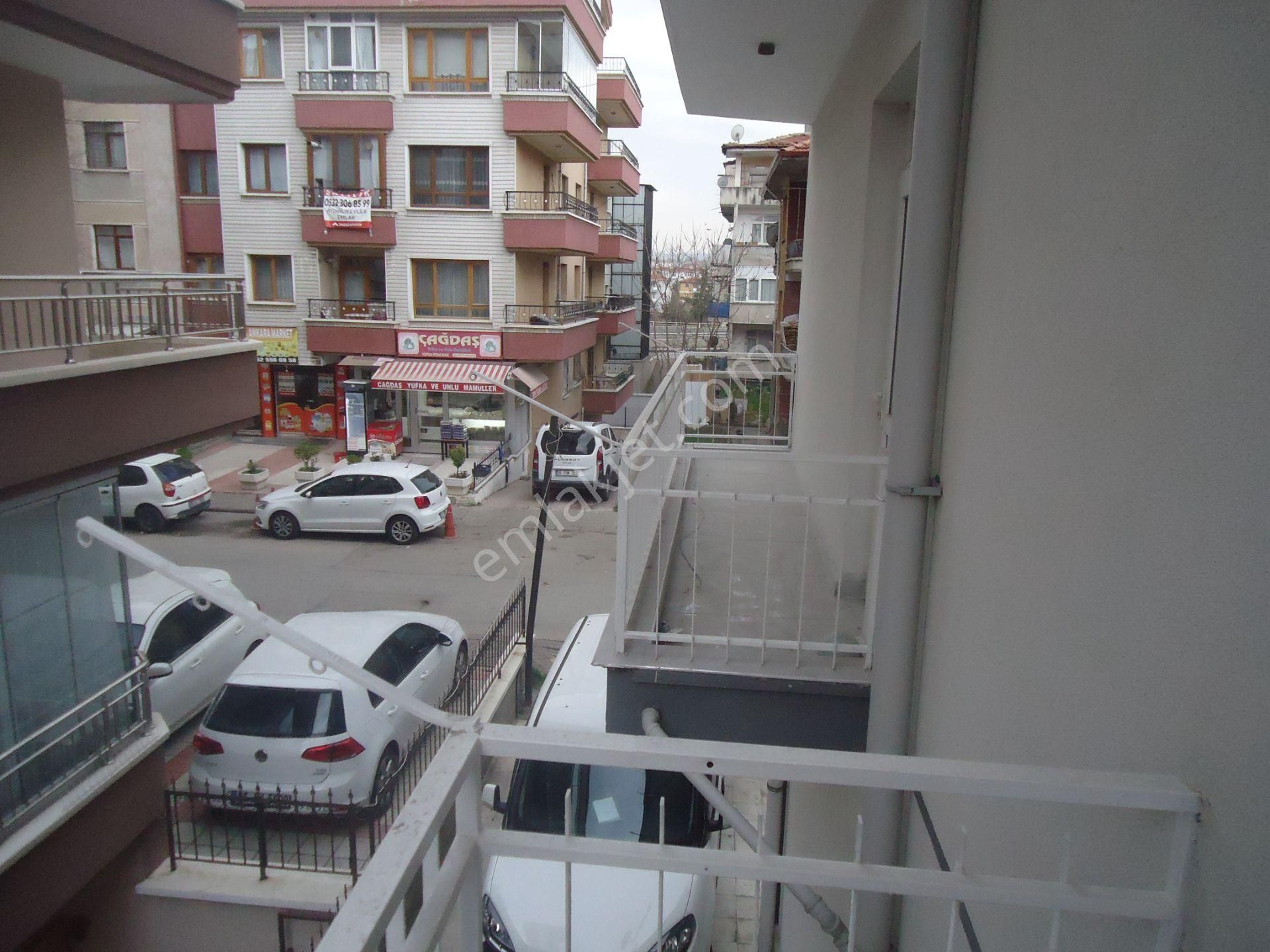 Aydınlıkevlerde 3+1 Gizem Emlaktan Yapılı Merkezi Yerde - Görsel 24