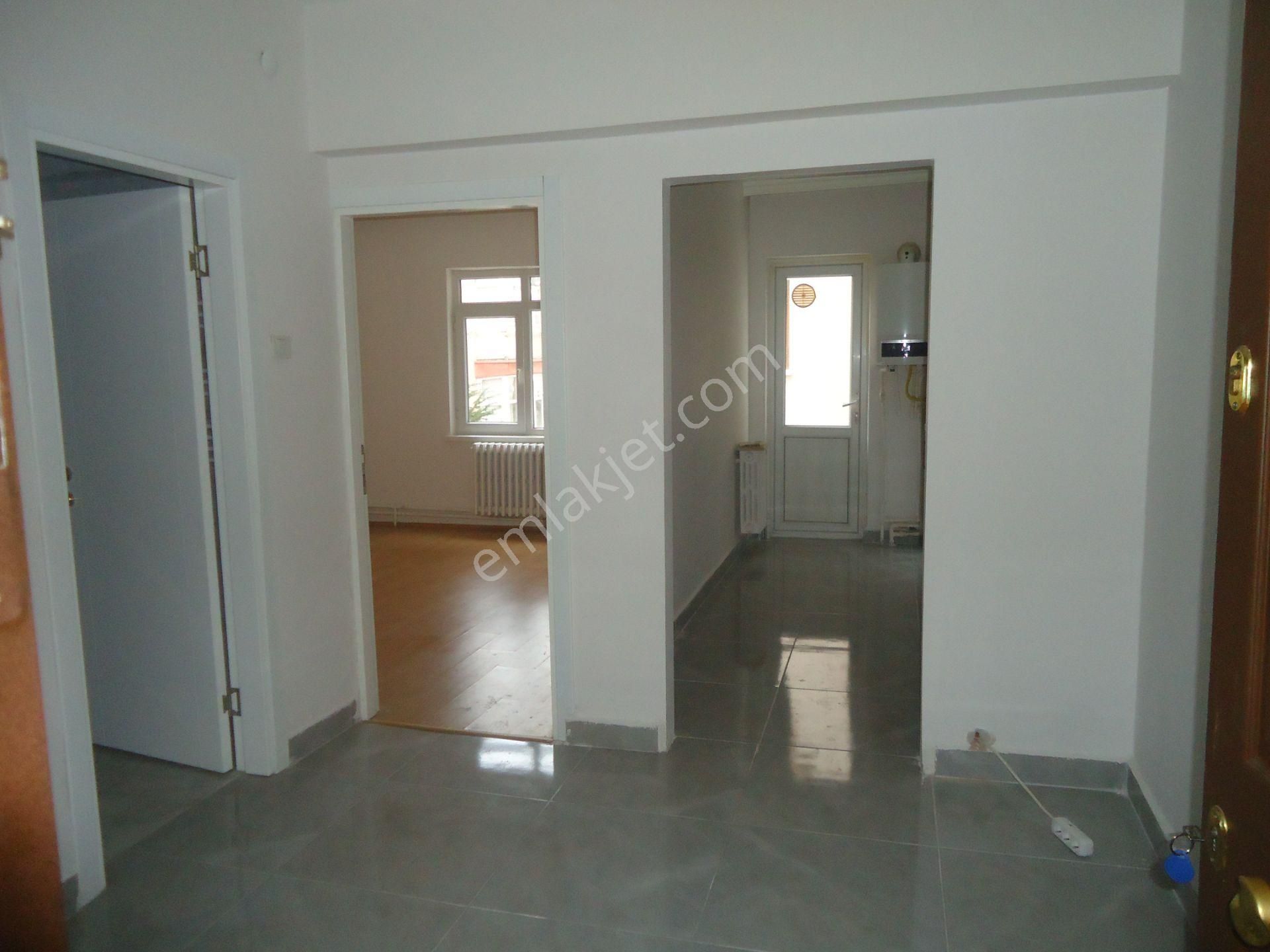 Aydınlıkevlerde 3+1 Gizem Emlaktan Yapılı Merkezi Yerde