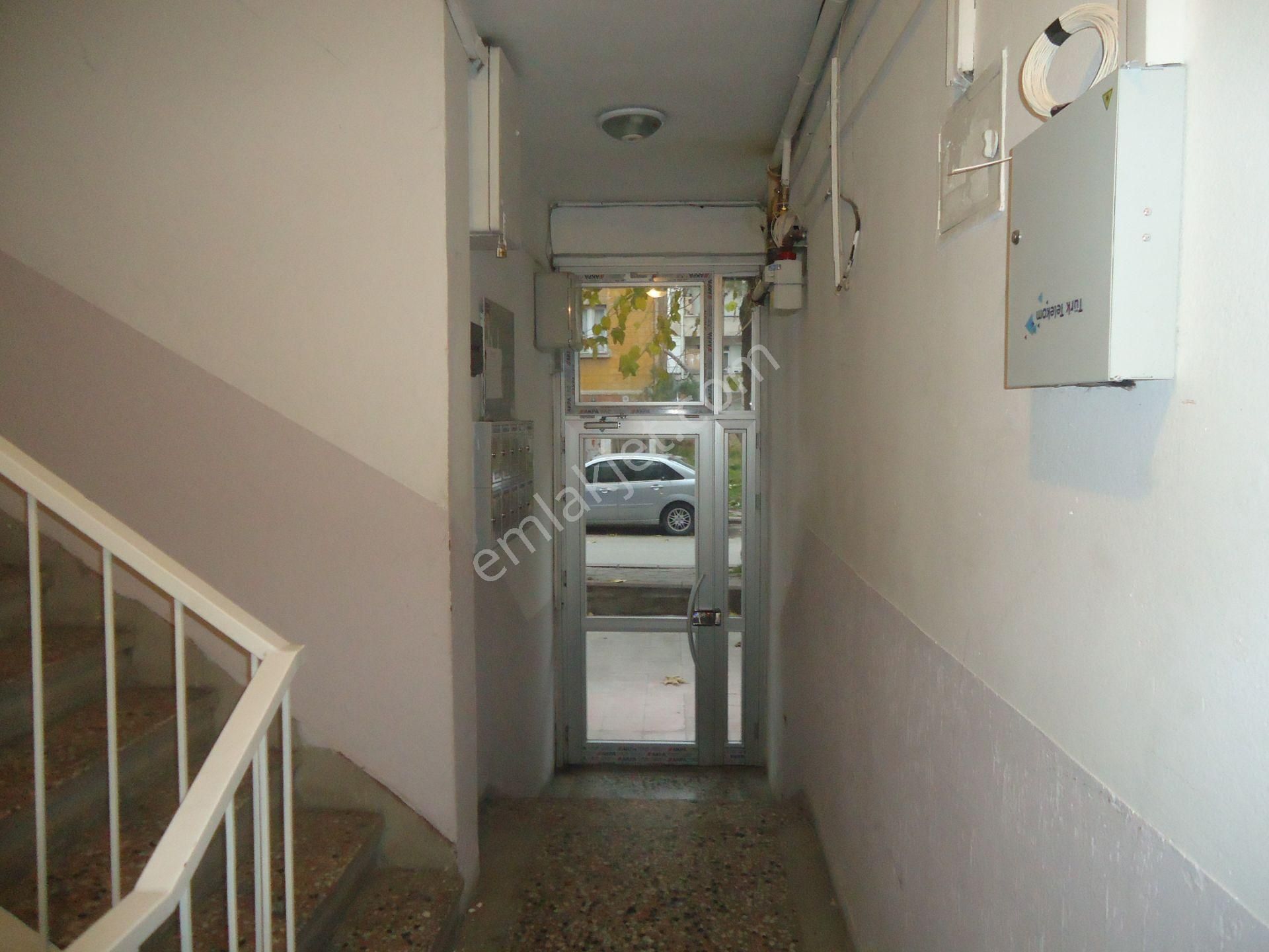 Aydınlıkevlerde 3+1 Gizem Emlaktan Yapılı Merkezi Yerde - Görsel 29