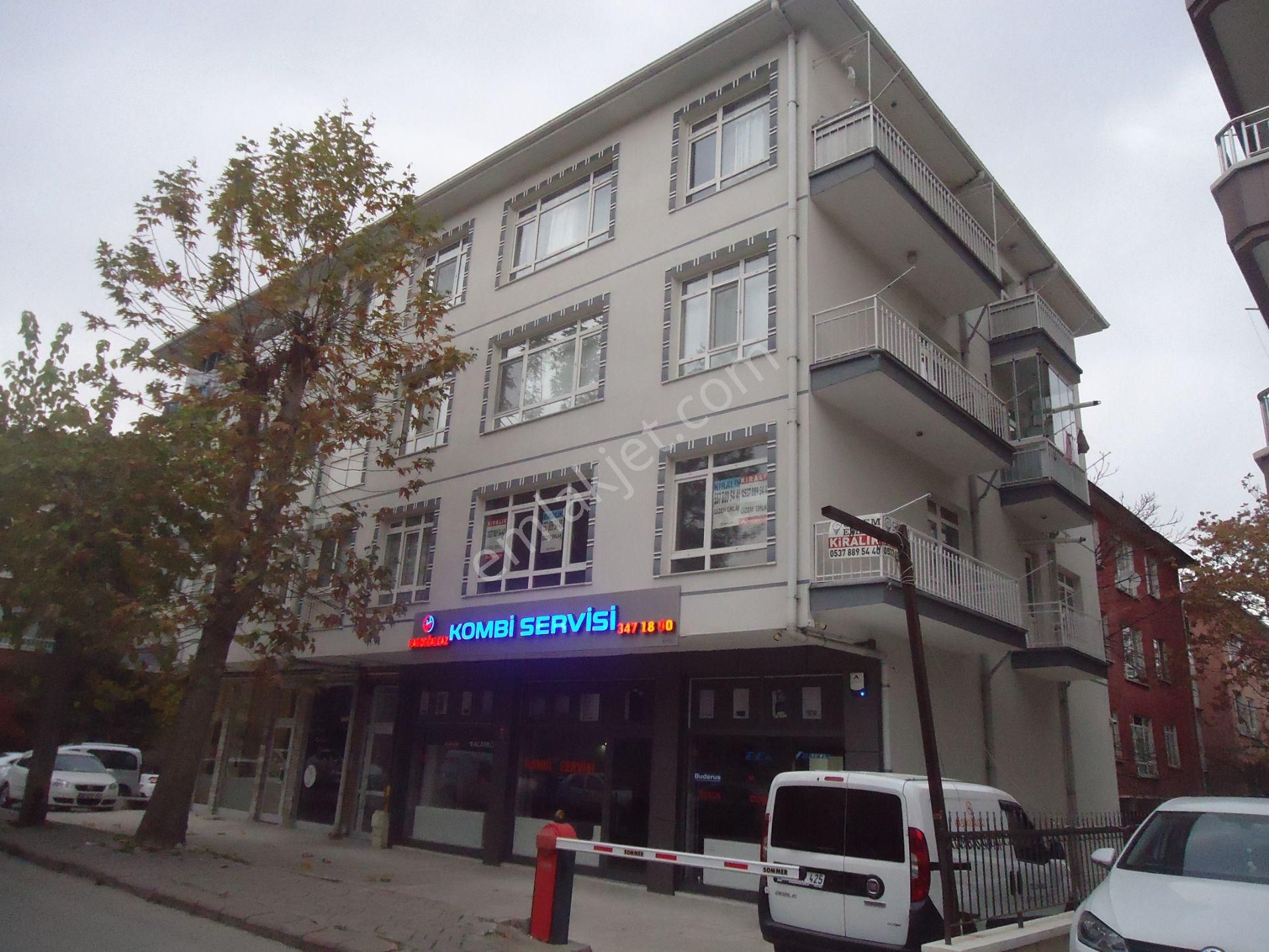 Aydınlıkevlerde 3+1 Gizem Emlaktan Yapılı Merkezi Yerde - Görsel 32