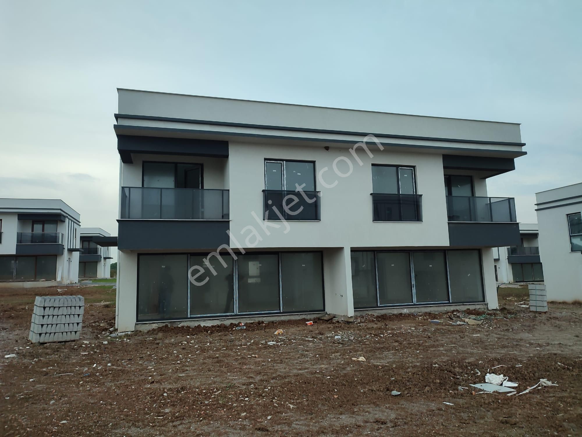 Beyaz Villaları Lapseki-hazır-yapılı -site İçerisi -denize Sıfır - Görsel 9