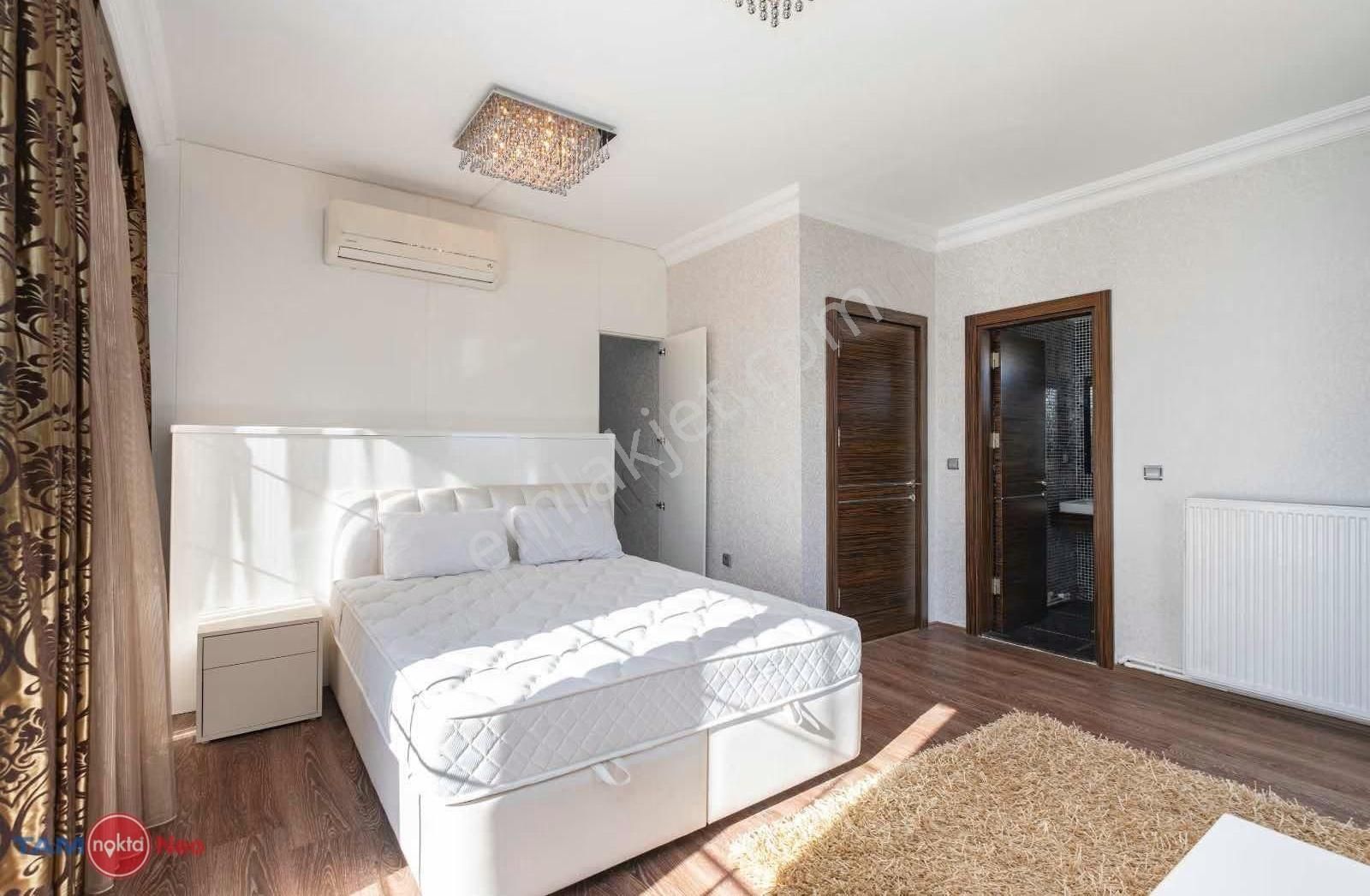 Ela Geredelioğlu'dan Müstakil Havuzlu Bahçeli Triblex Villa - Görsel 27