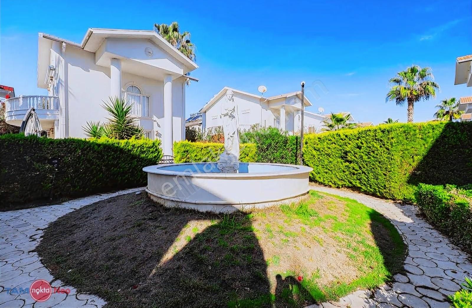 Ela Geredelioğlu'dan Müstakil Havuzlu Bahçeli Triblex Villa - Görsel 13