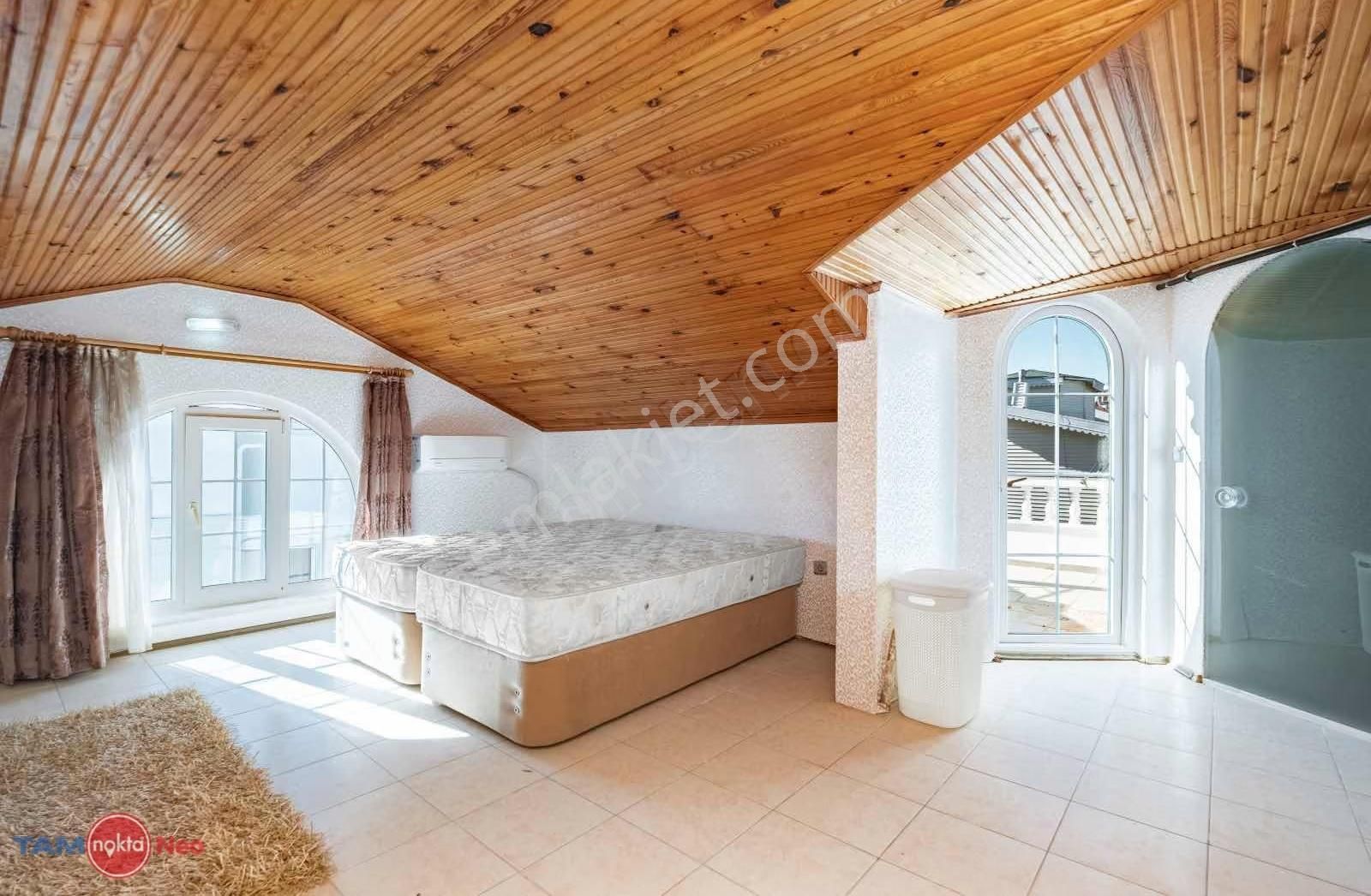 Ela Geredelioğlu'dan Müstakil Havuzlu Bahçeli Triblex Villa - Görsel 25