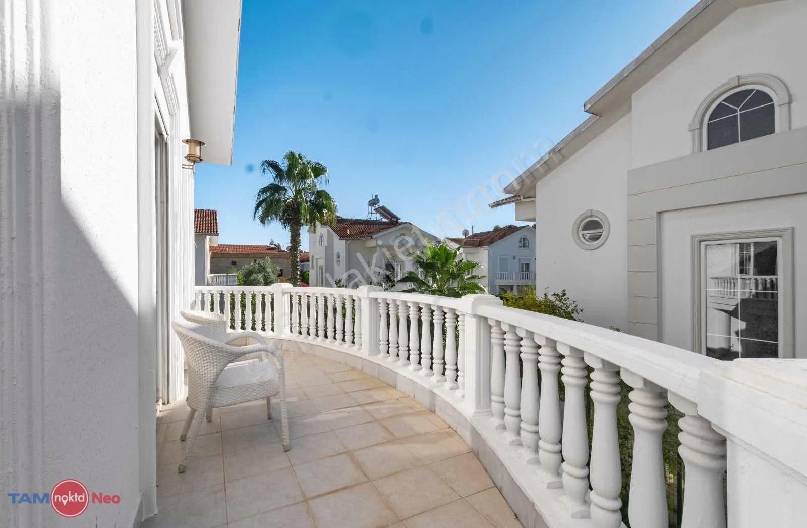 Ela Geredelioğlu'dan Müstakil Havuzlu Bahçeli Triblex Villa - Görsel 19