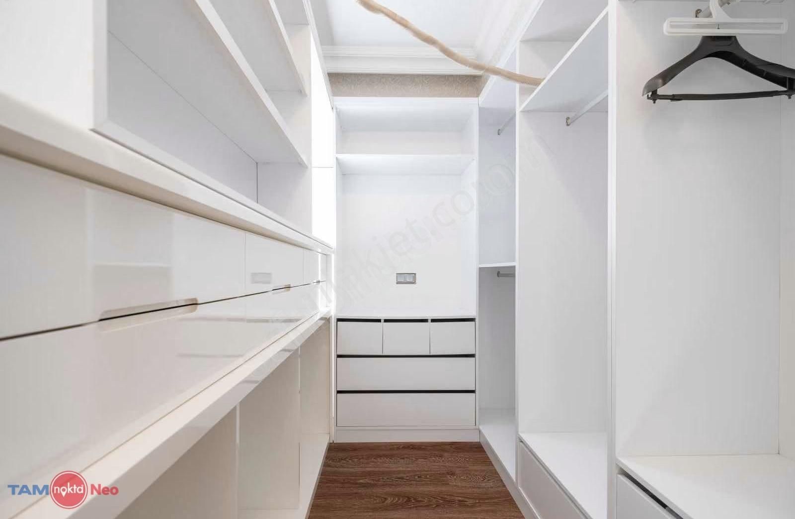 Ela Geredelioğlu'dan Müstakil Havuzlu Bahçeli Triblex Villa - Görsel 7