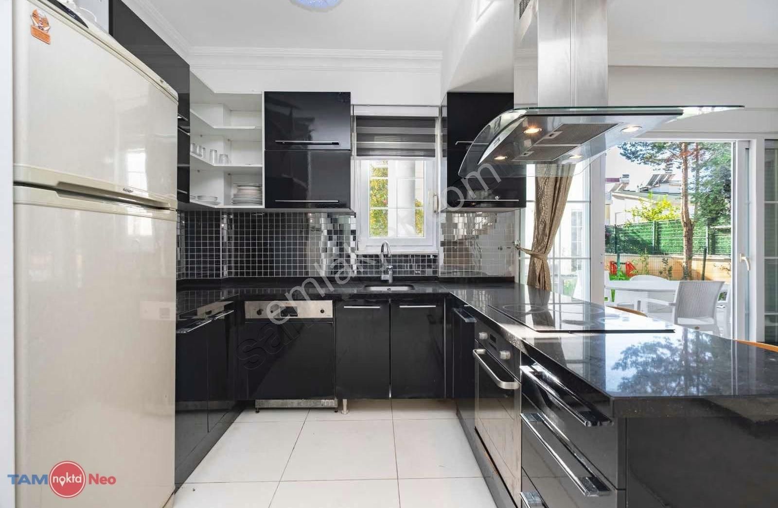 Ela Geredelioğlu'dan Müstakil Havuzlu Bahçeli Triblex Villa - Görsel 12