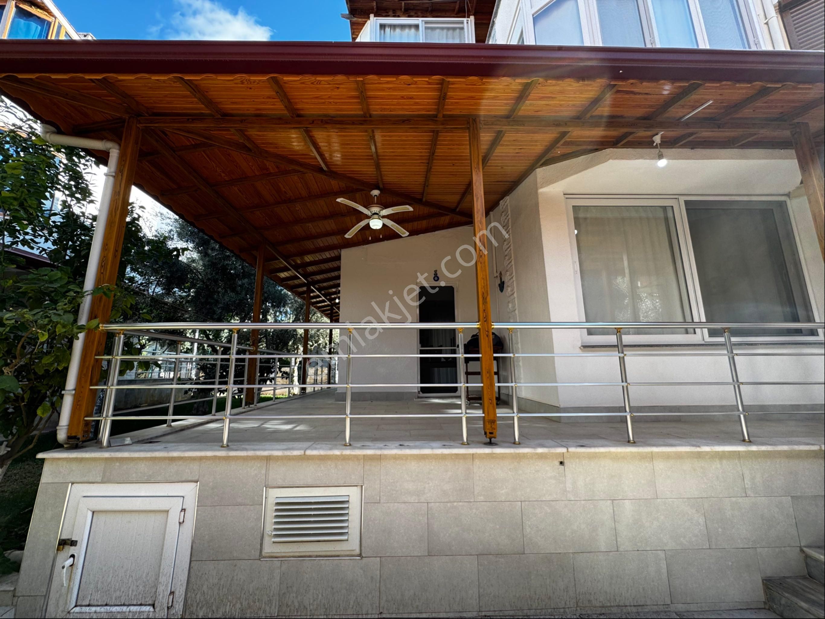 Denize 850 Metre Düz Ayak Bahçeli Tripleks 3+1 Villa - Görsel 4