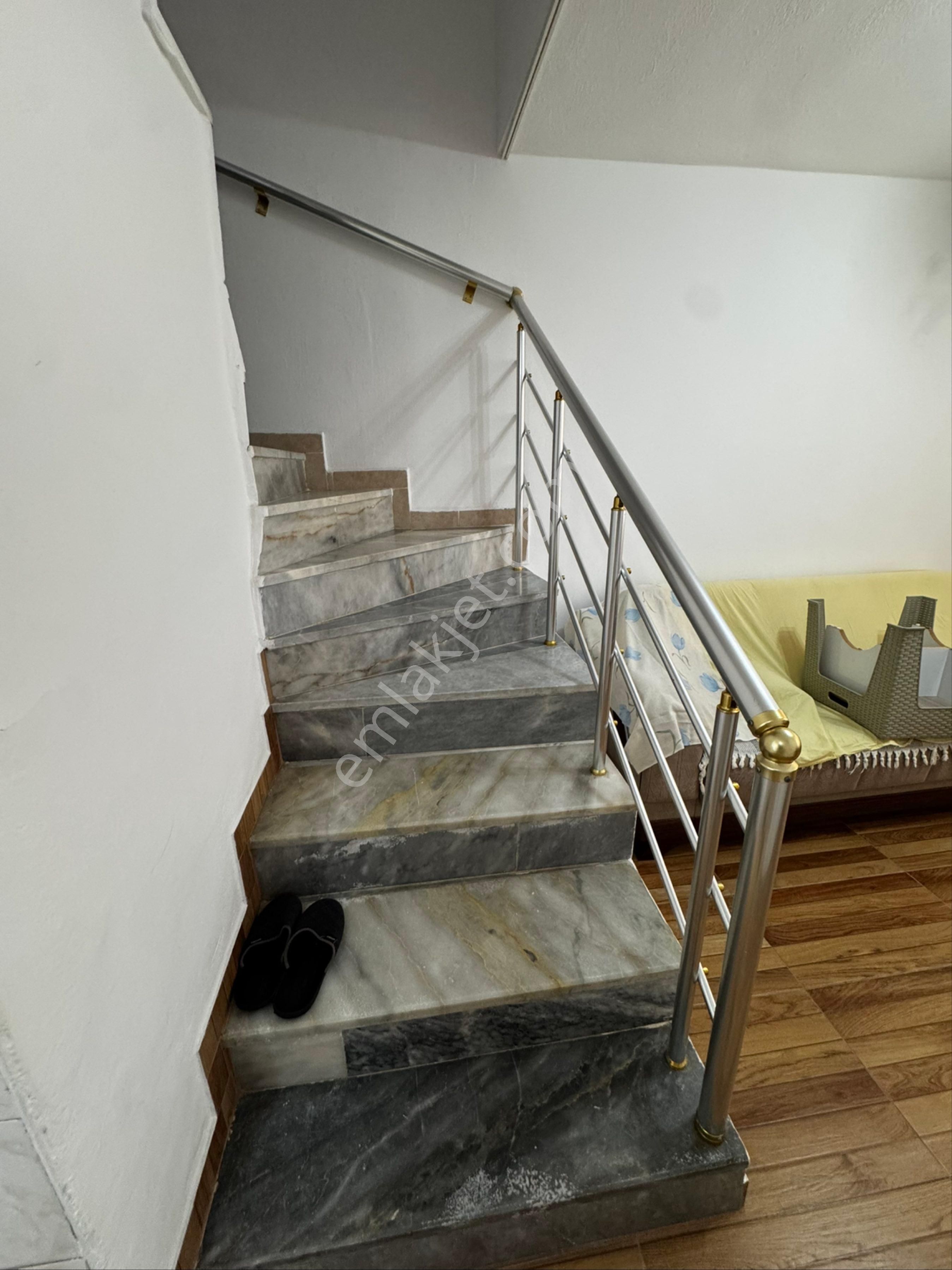 Denize 850 Metre Düz Ayak Bahçeli Tripleks 3+1 Villa - Görsel 18