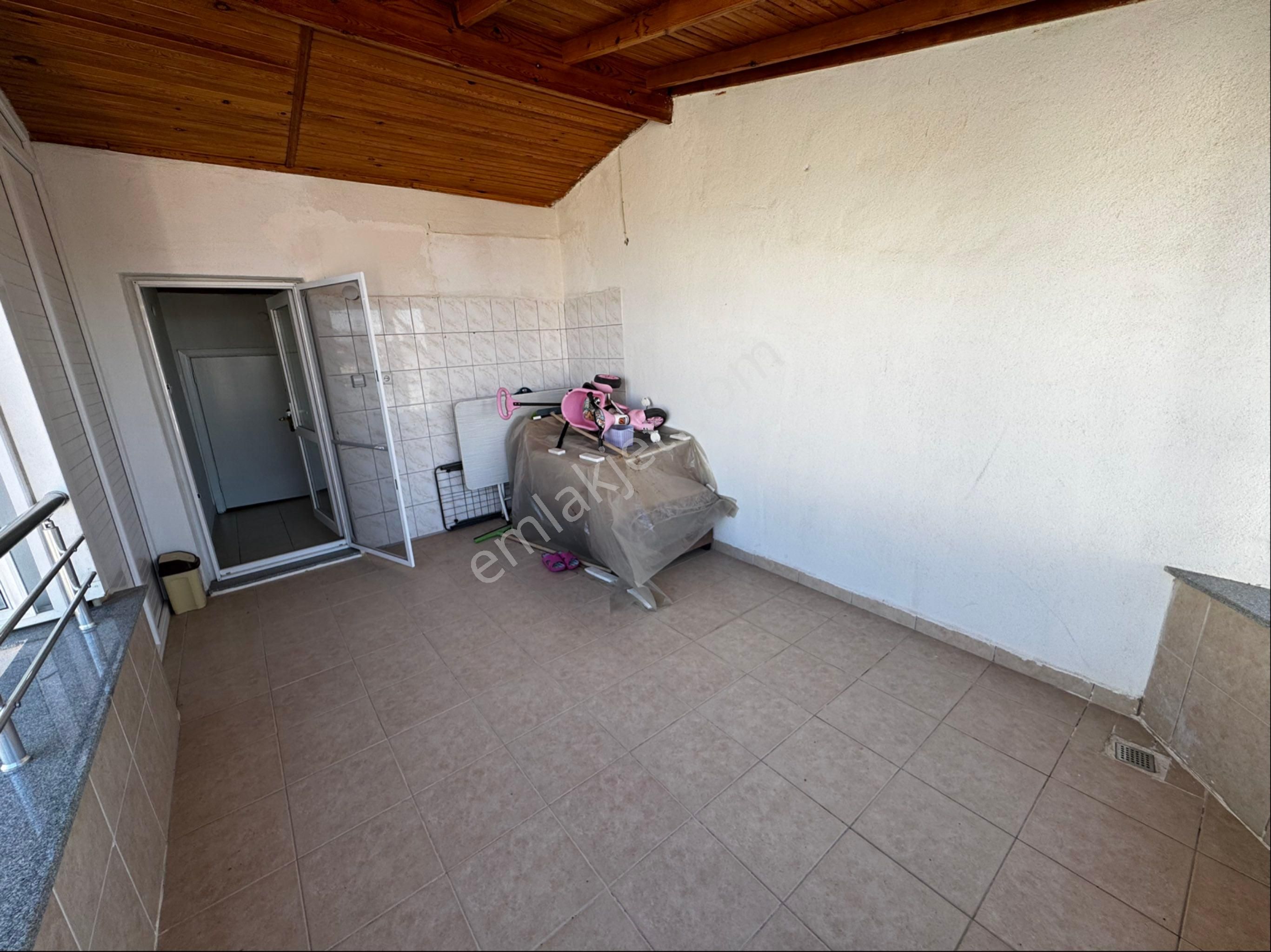 Denize 850 Metre Düz Ayak Bahçeli Tripleks 3+1 Villa - Görsel 28