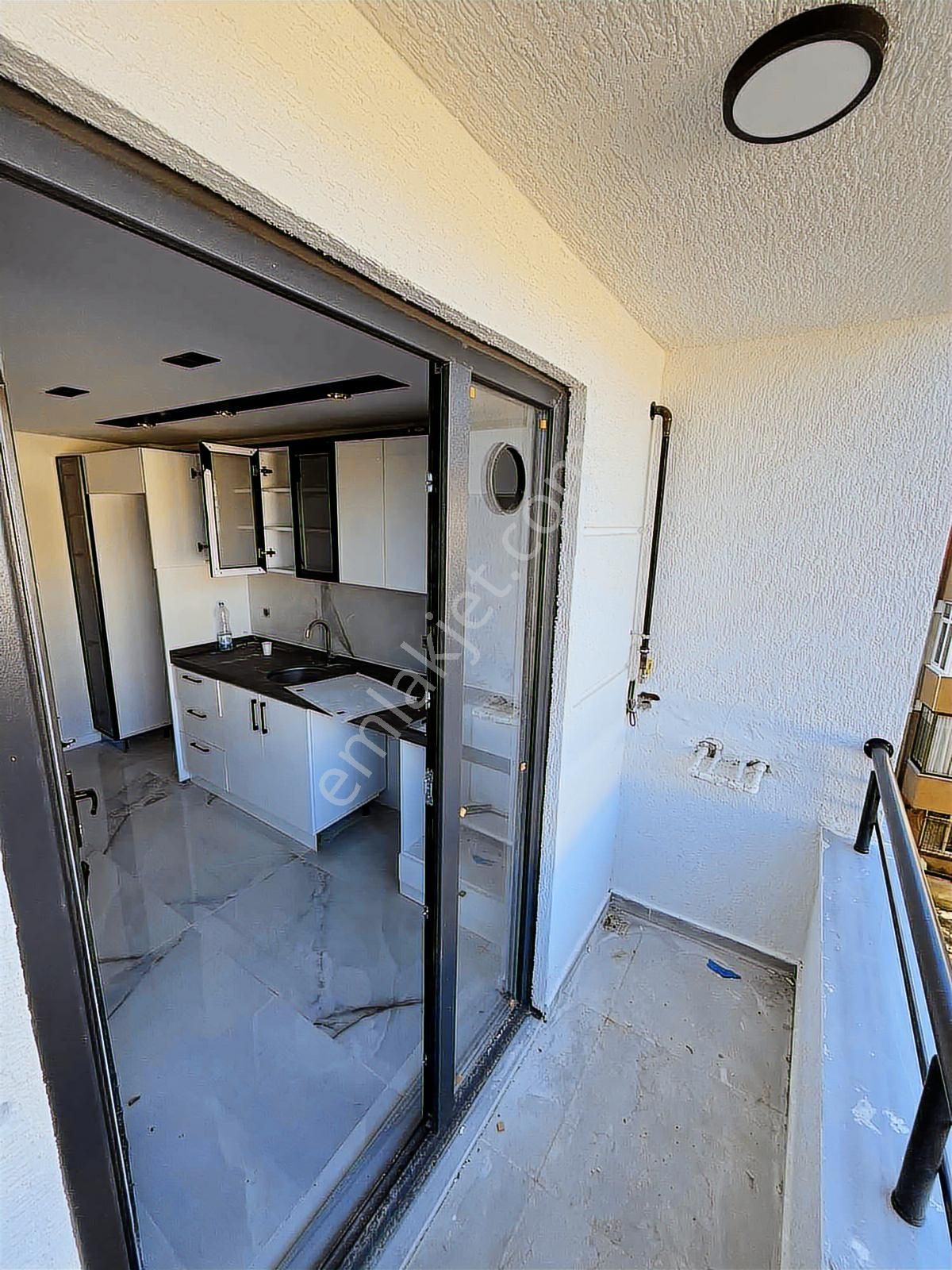 İstasyonda Emsalsiz Lokasyonda 2+1 - Görsel 29