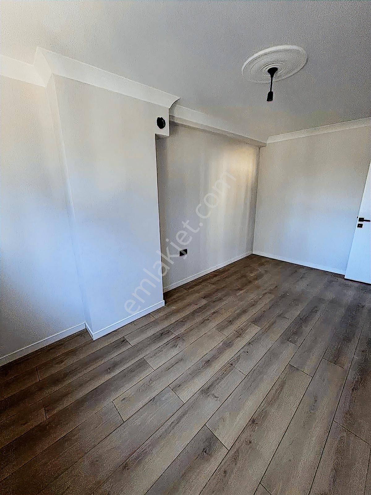 İstasyonda Emsalsiz Lokasyonda 2+1 - Görsel 4