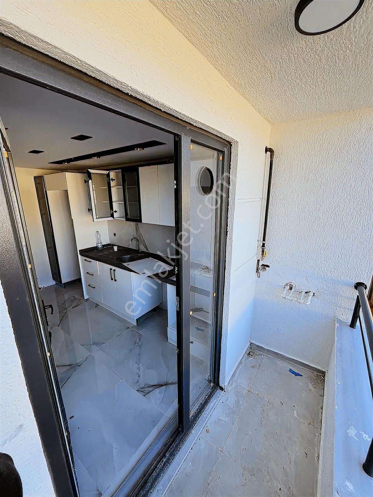 İstasyonda Emsalsiz Lokasyonda 2+1 - Görsel 3