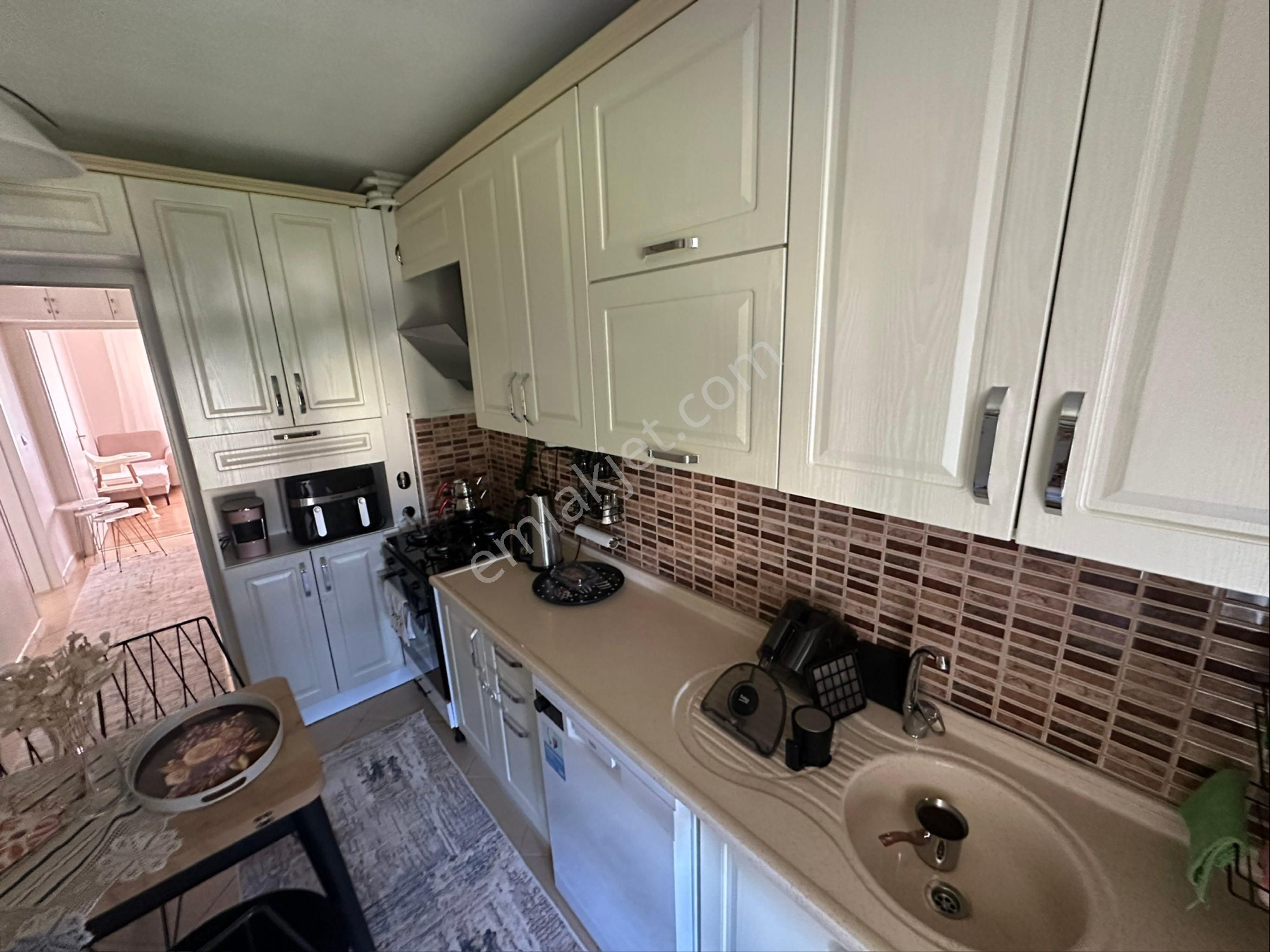 Sakarya Zümrüt Emlaktan Camili Mahallesinde 2+1 Yapılı Sorunsuz Satılık Daire - Görsel 5