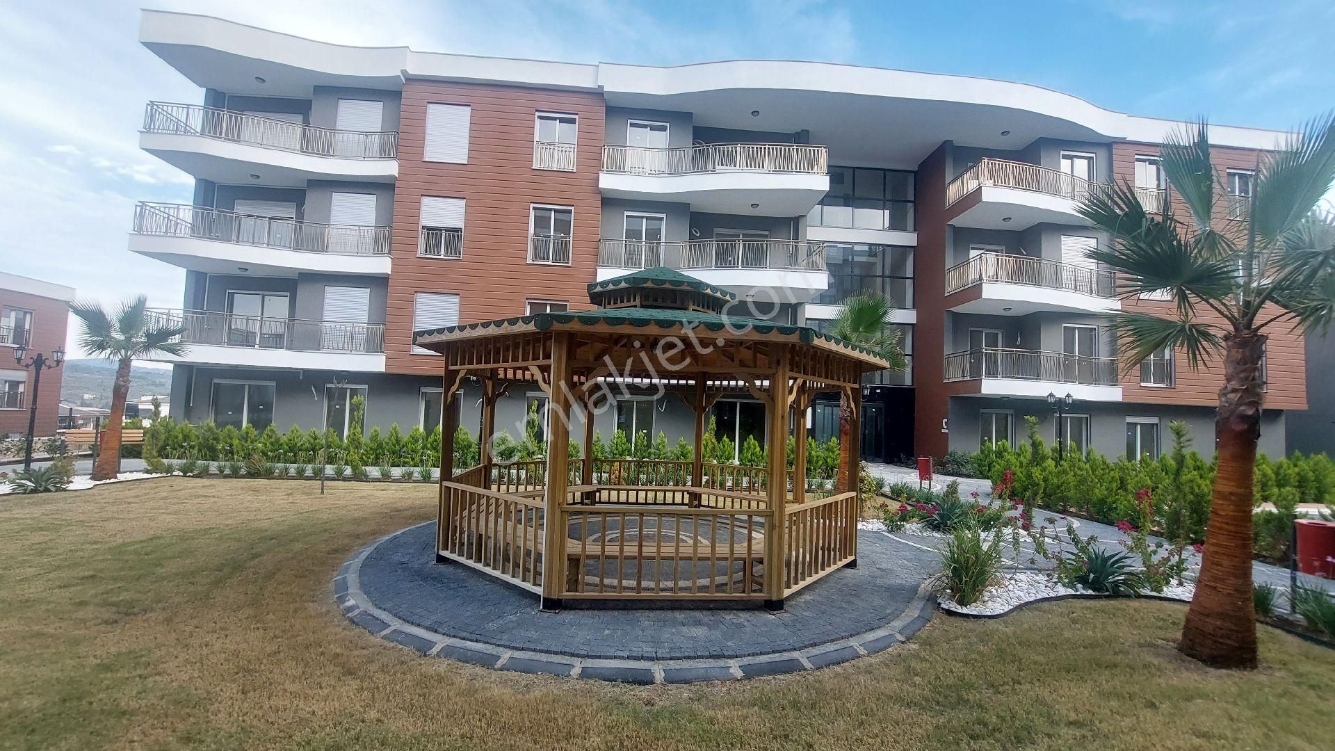 Kuşadası Değirmenderede Havuzlu Sitede Yerden Isıtmalı Sıfır Lüx 3+1 Daire - Görsel 3