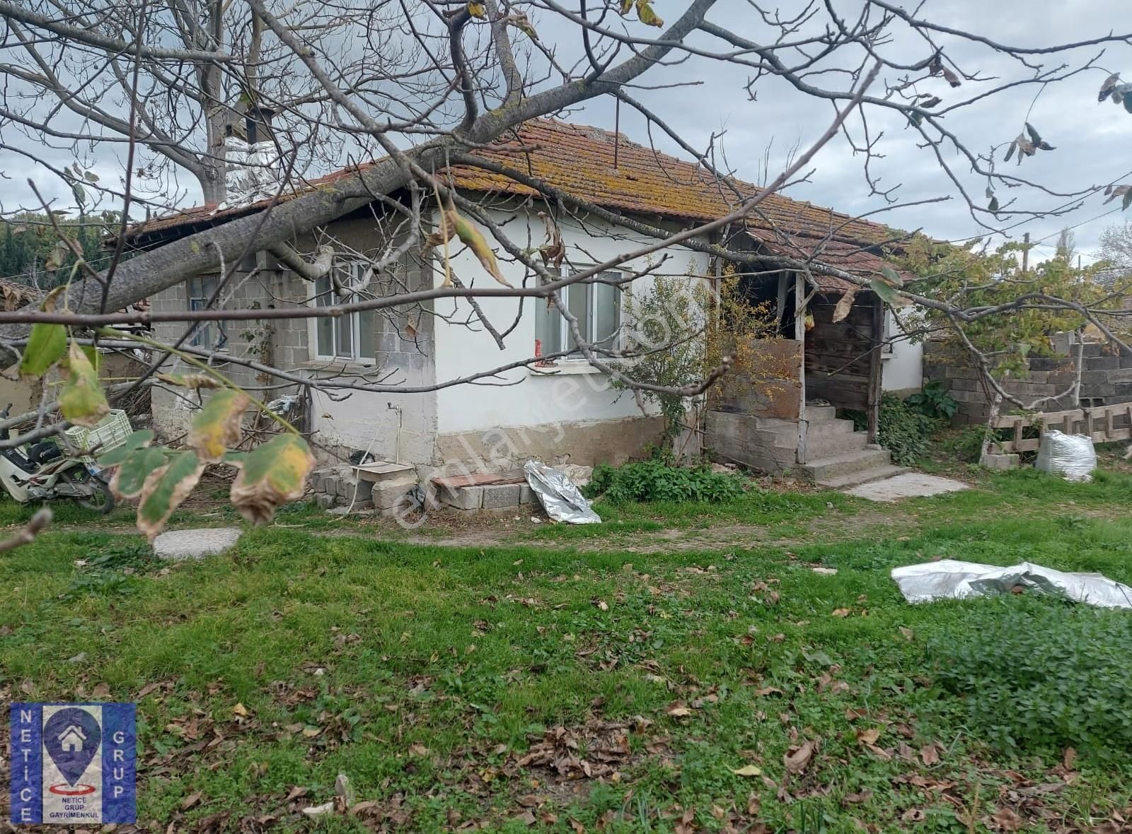 Bursa Üçbeylide 2200 M² Dev Bahçeli Köy Evi Fırsat Fiyatlı !