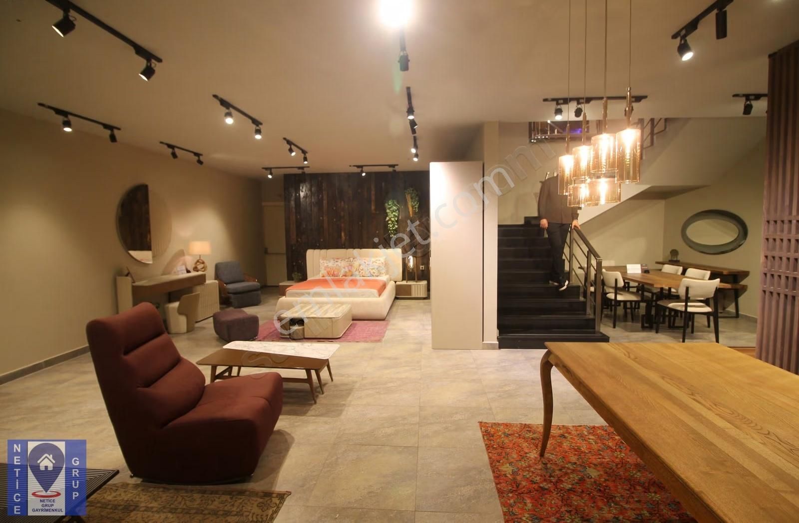 Lefkoşe Cad.eker İş Merkezinde 3 Cephe Köşe Konum 3 Katlı 676m2 - Görsel 9