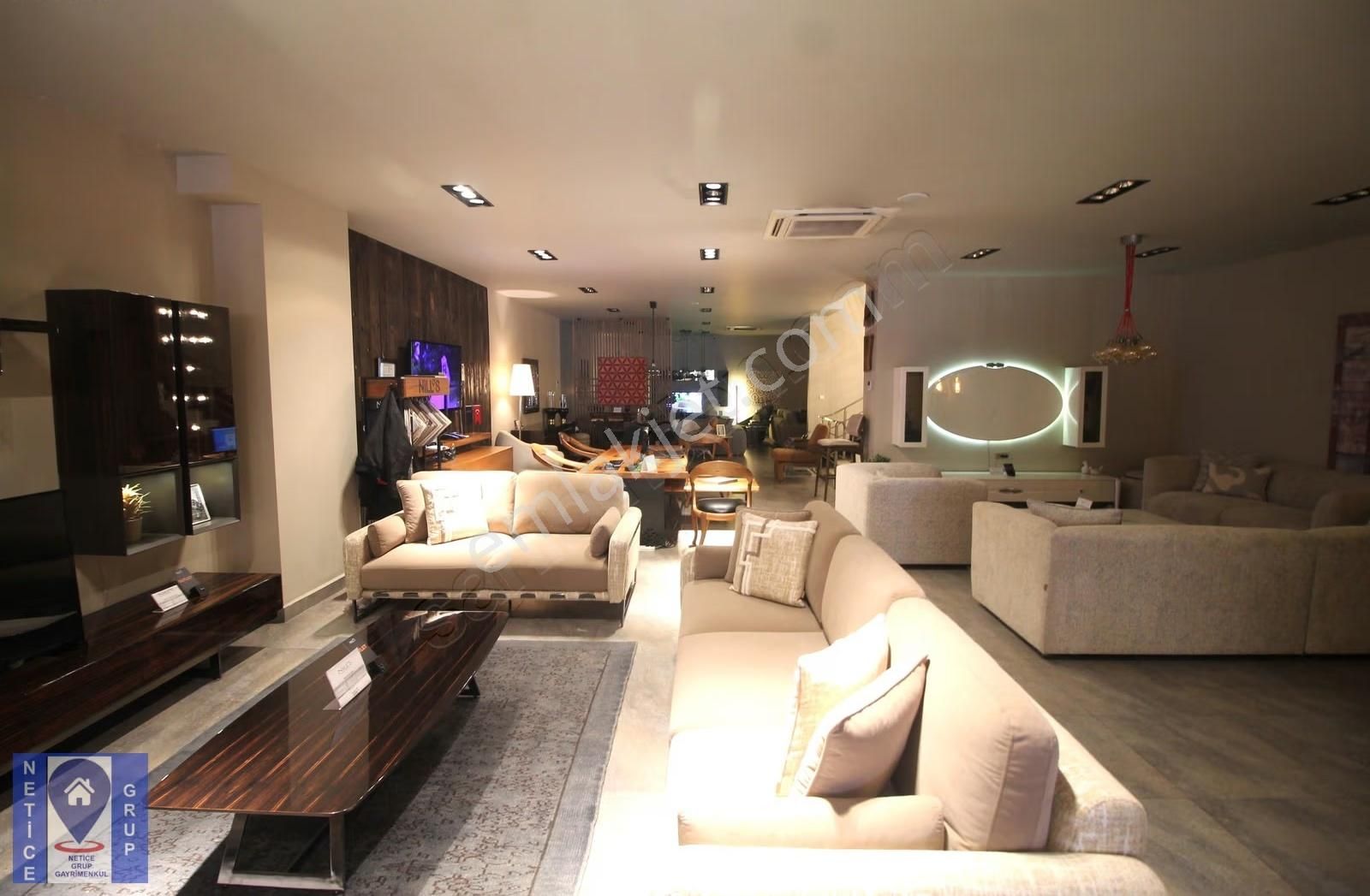 Lefkoşe Cad.eker İş Merkezinde 3 Cephe Köşe Konum 3 Katlı 676m2 - Görsel 21