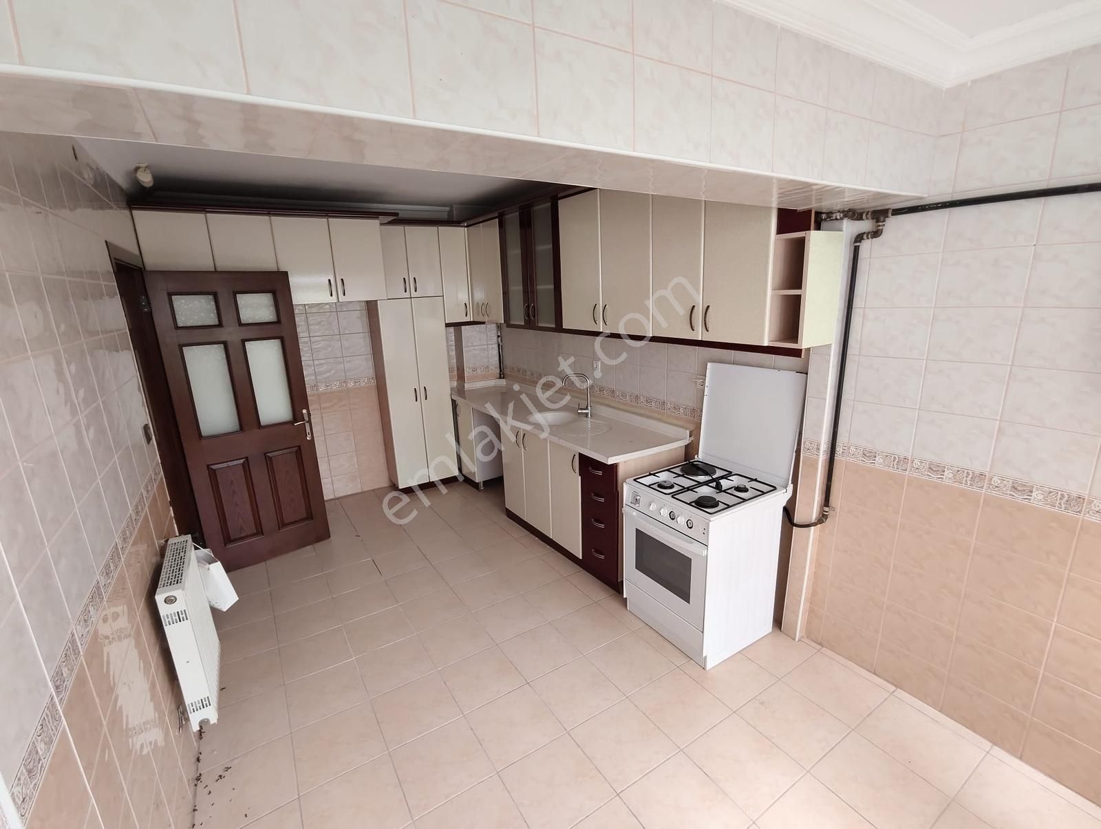 Yunusemre Cd Üzeri Site İçinde Temiz Yapılı Kiralık Daire