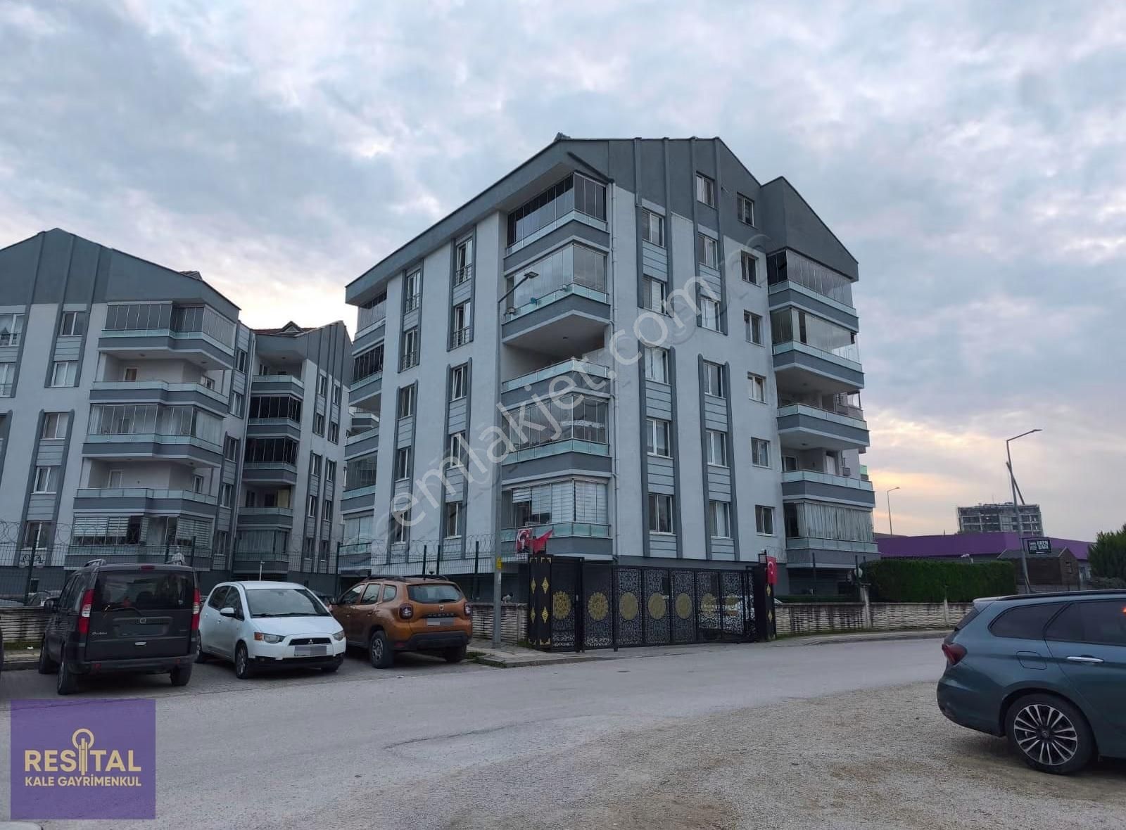 29 Ekim Mah. Mertkent 1 Sitesi 3+1 Havuzlu Daire