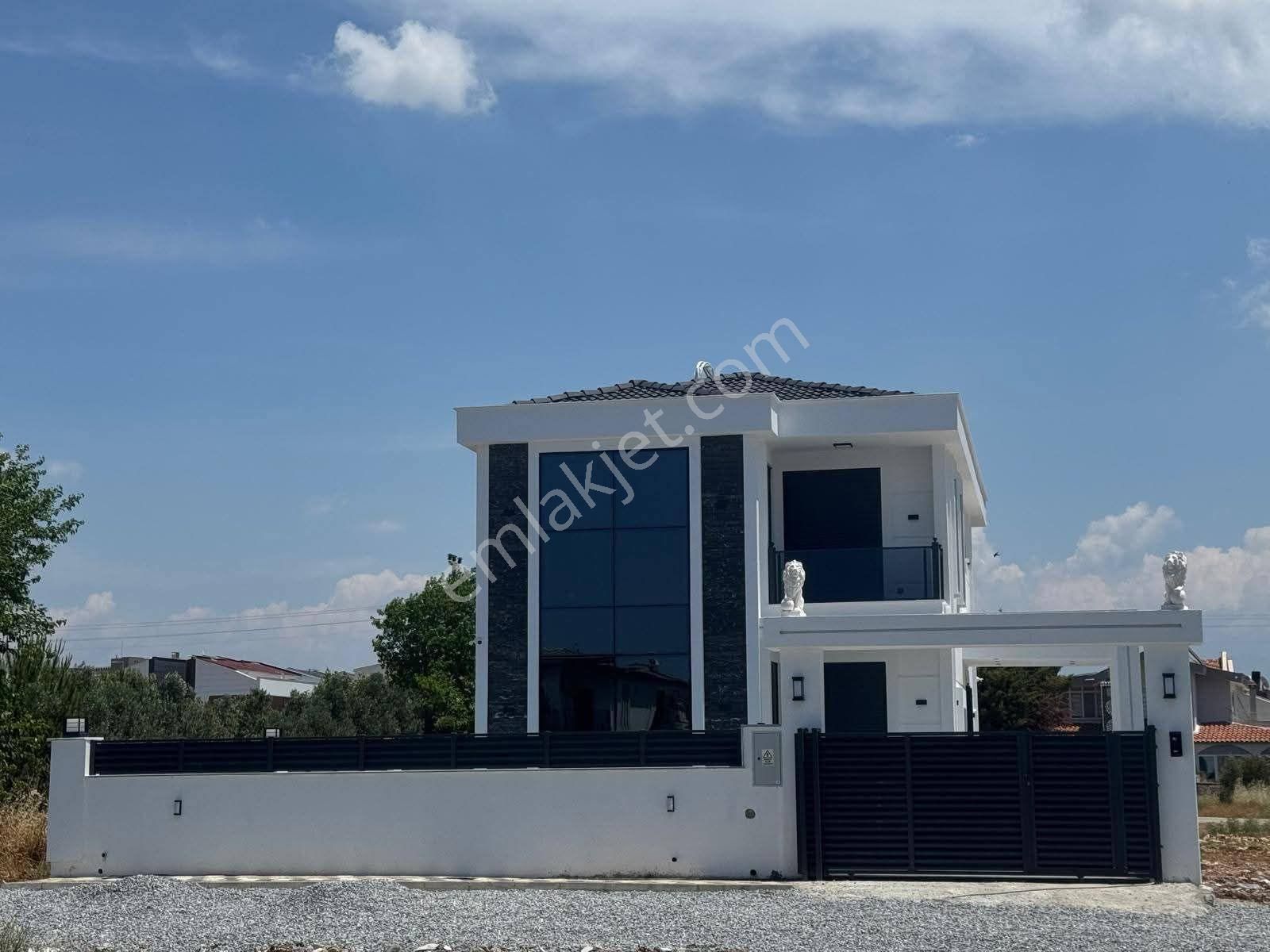 Aydın Didim Efeler Mahallesi'ndetam Müstakil 4+1 Villa300 M2 Arsa Üzerine Yapılmıştır.