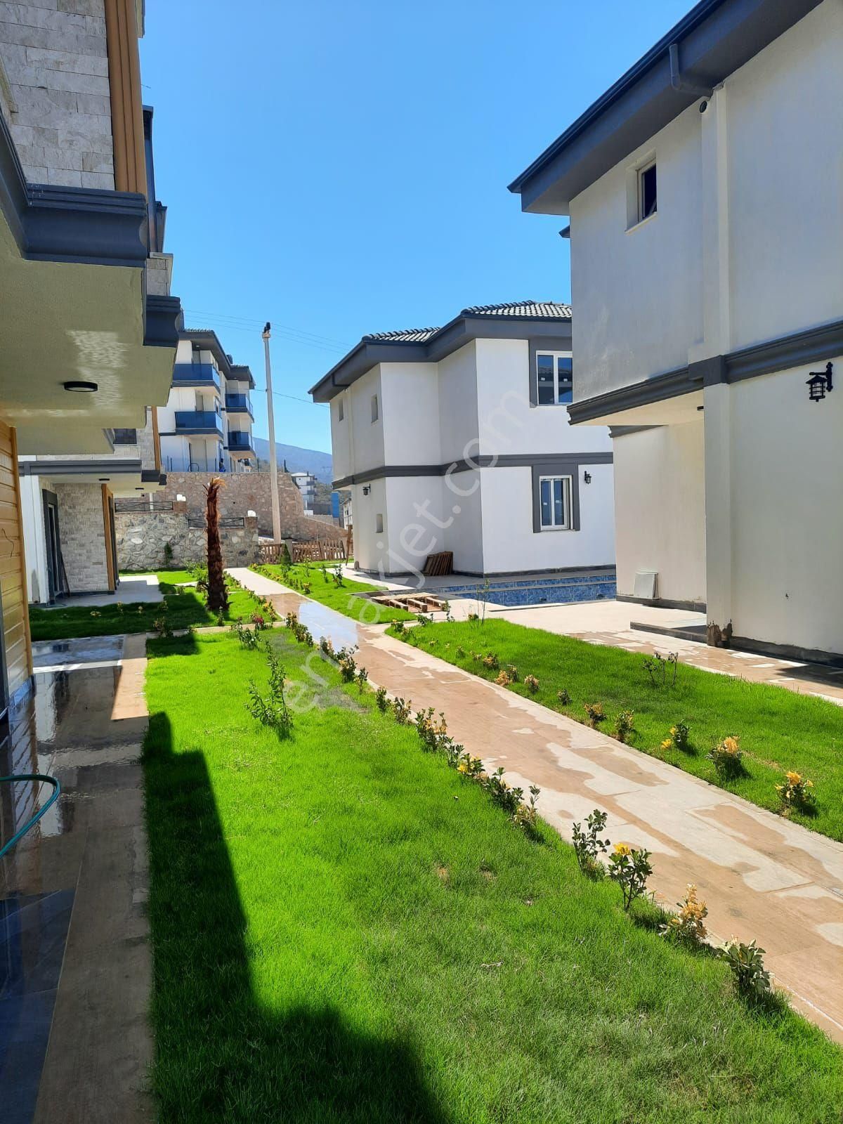 Akbük'te Satılık Deniz Manzaralı Triplex Villa - Görsel 2