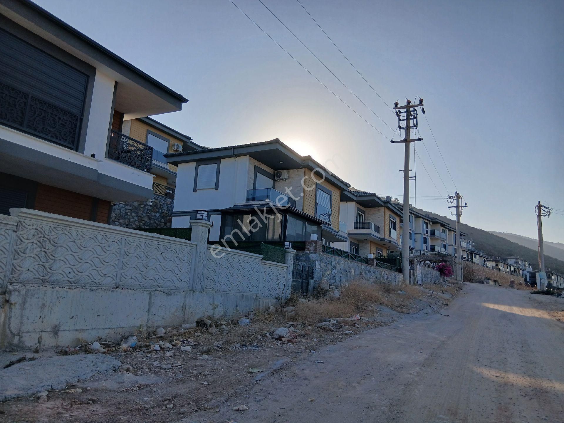 Akbük'te Satılık Deniz Manzaralı Triplex Villa - Görsel 27