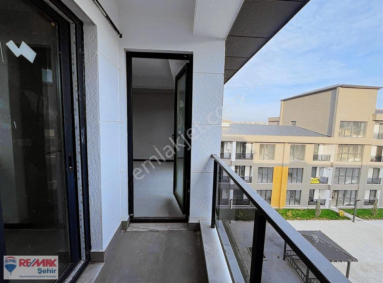 Remax Şehir Yalova Akyol Premium Lounge Satılık 1+1 Daire 3.kat - Görsel 4