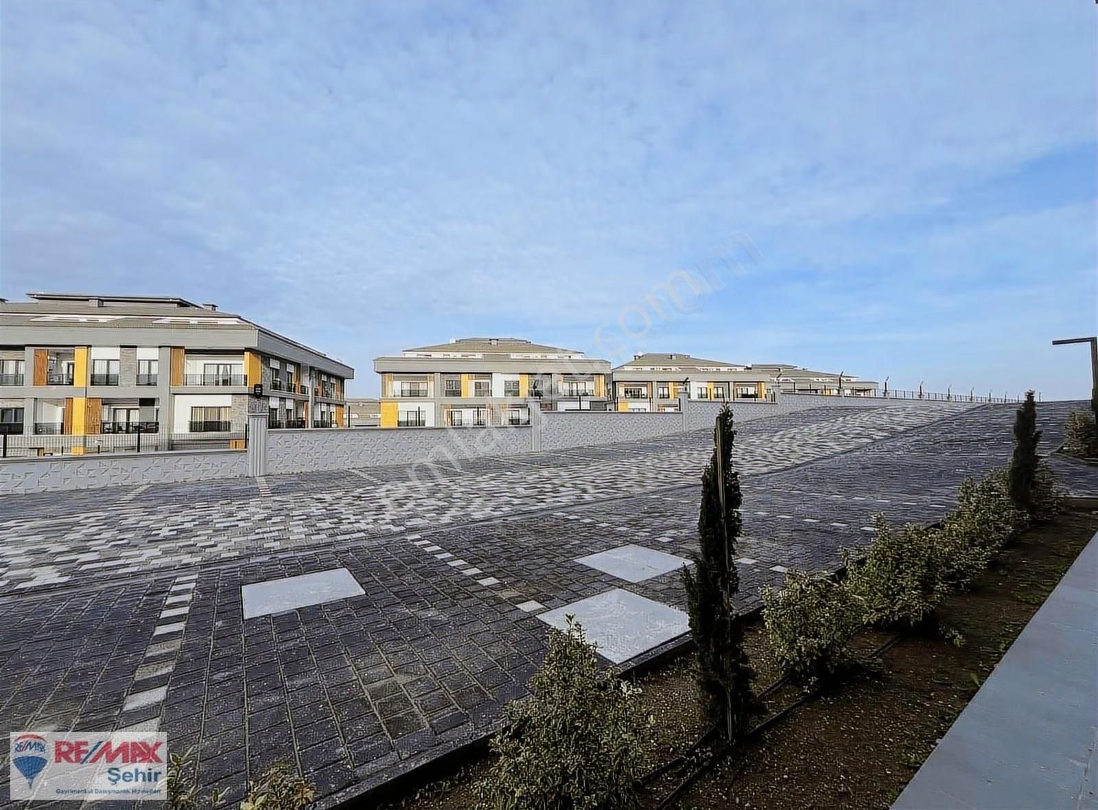 Remax Şehir Akyol Premium Lounge Satılık 1+1 Zemin Kat Daire - Görsel 4