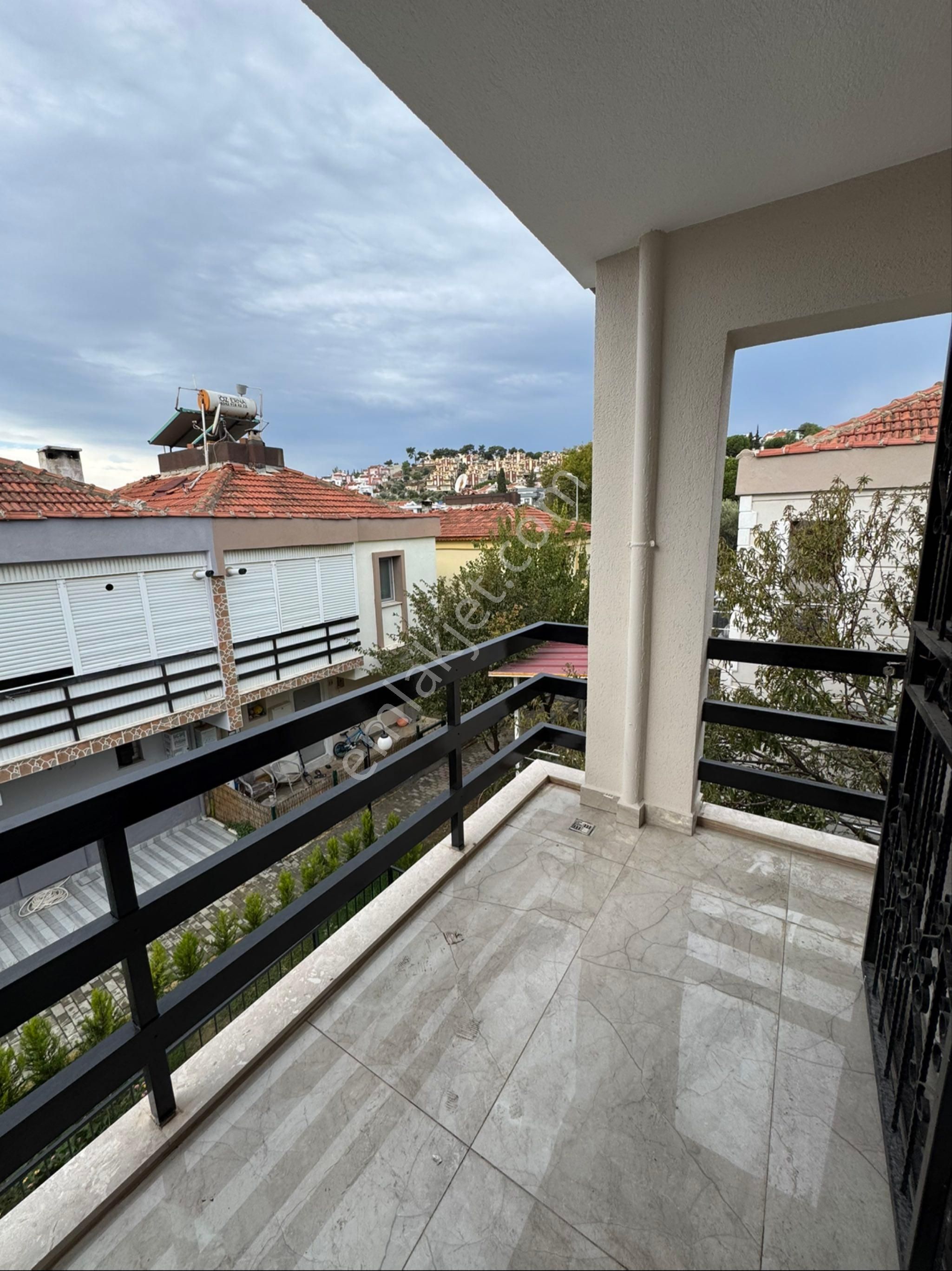 Views Emlak’tan Kuşadası K.denizinde Plaja 600 Mt Komple Yenilenmiş 3+1 Villa - Görsel 22