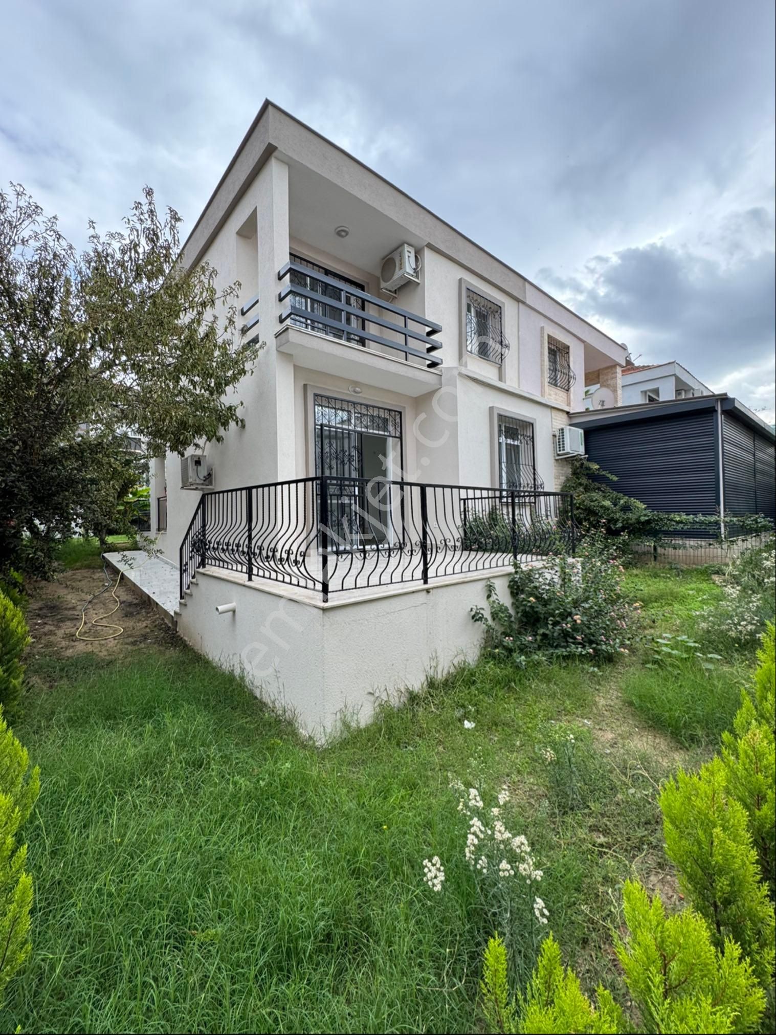 Views Emlak’tan Kuşadası K.denizinde Plaja 600 Mt Komple Yenilenmiş 3+1 Villa - Görsel 28