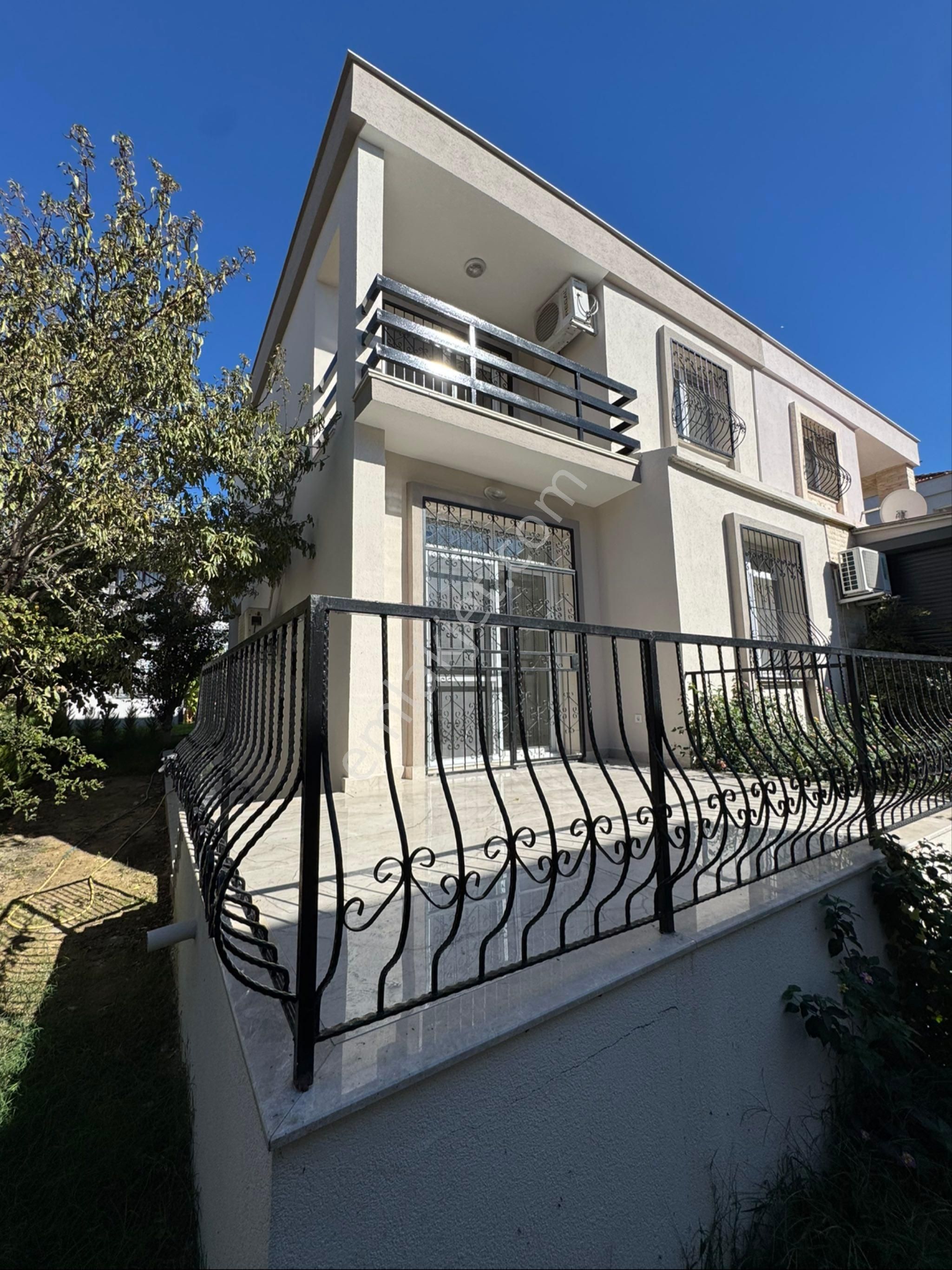 Views Emlak’tan Kuşadası K.denizinde Plaja 600 Mt Komple Yenilenmiş 3+1 Villa - Görsel 3