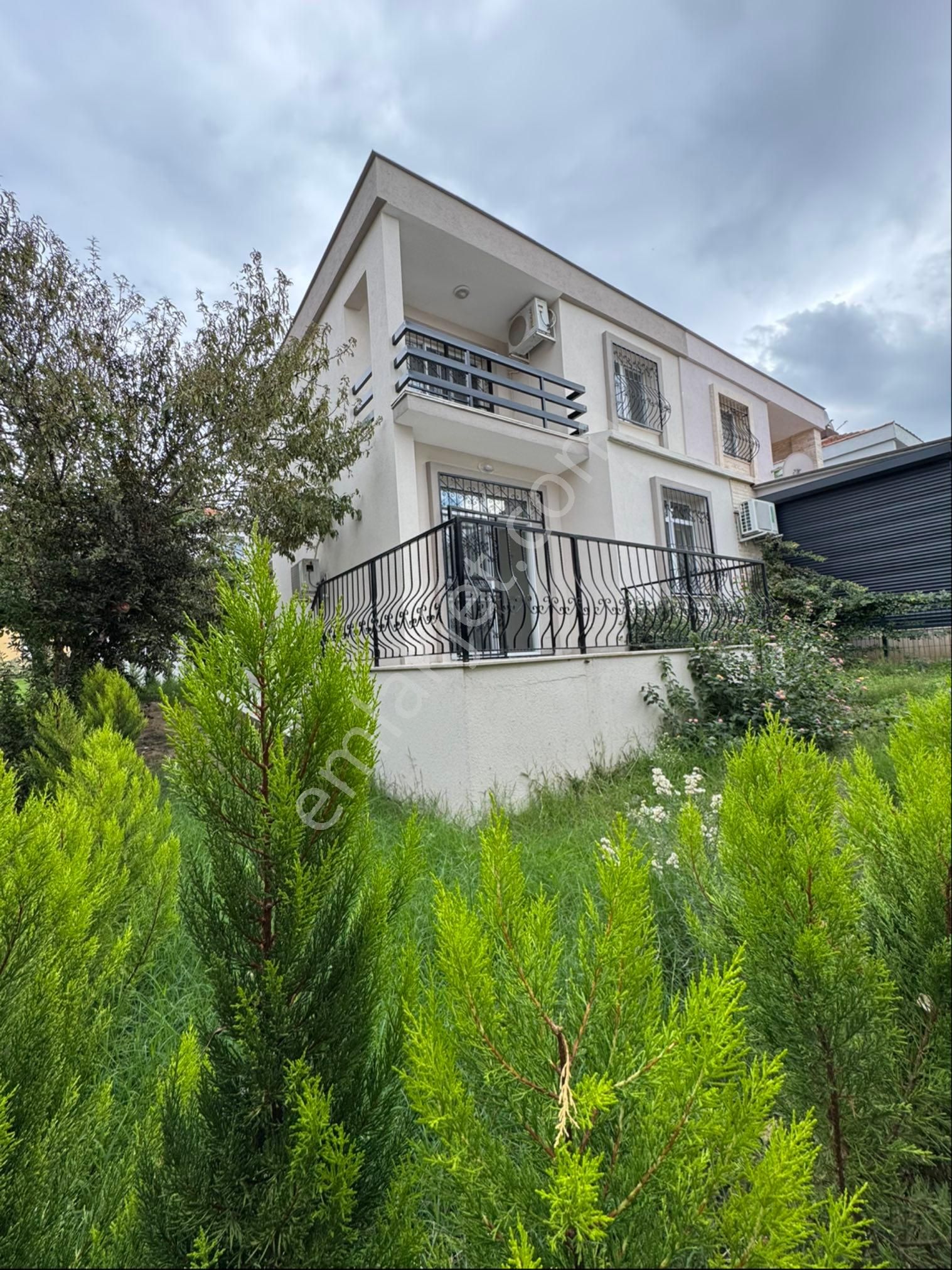 Views Emlak’tan Kuşadası K.denizinde Plaja 600 Mt Komple Yenilenmiş 3+1 Villa - Görsel 27