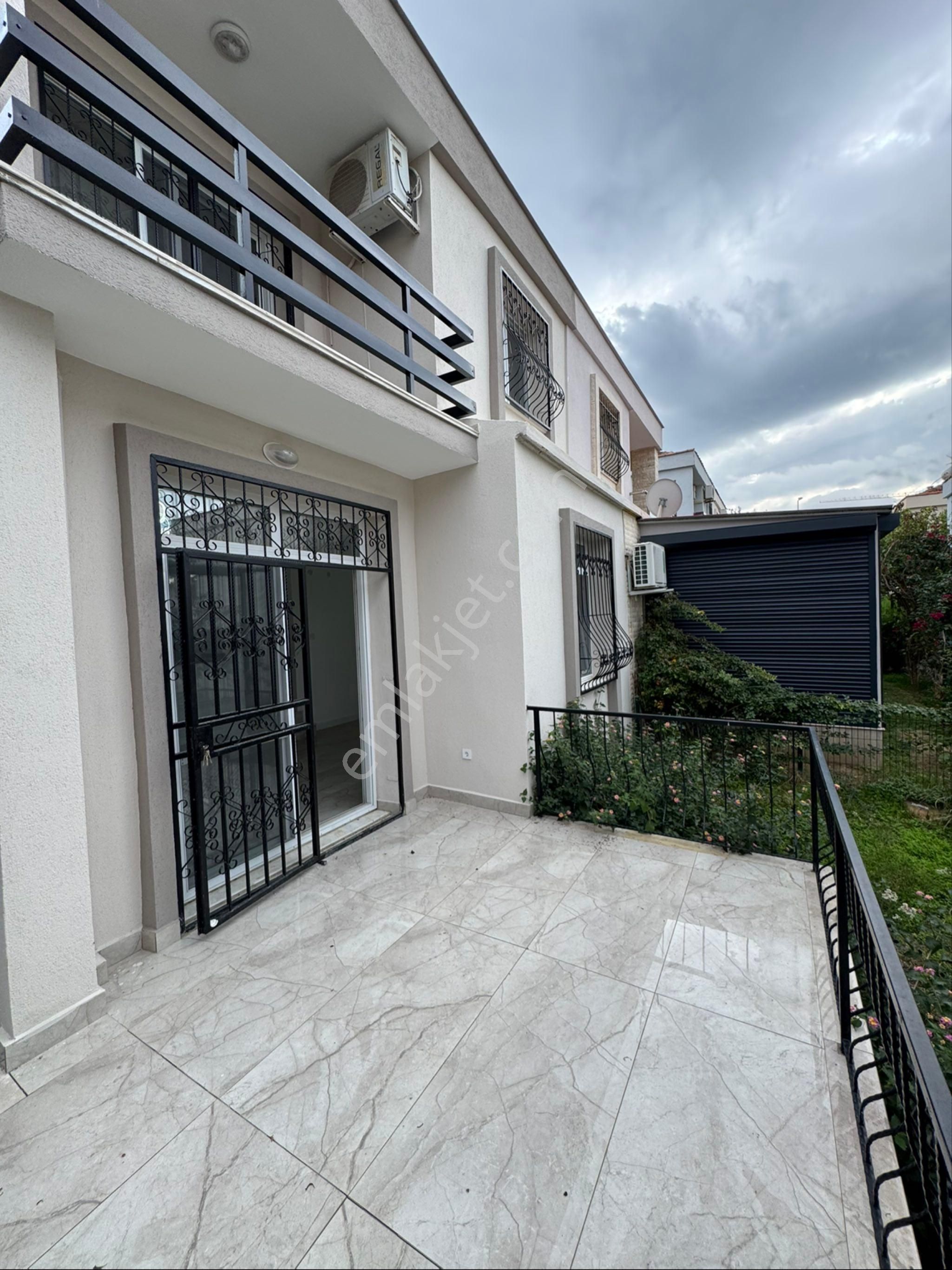 Views Emlak’tan Kuşadası K.denizinde Plaja 600 Mt Komple Yenilenmiş 3+1 Villa - Görsel 26