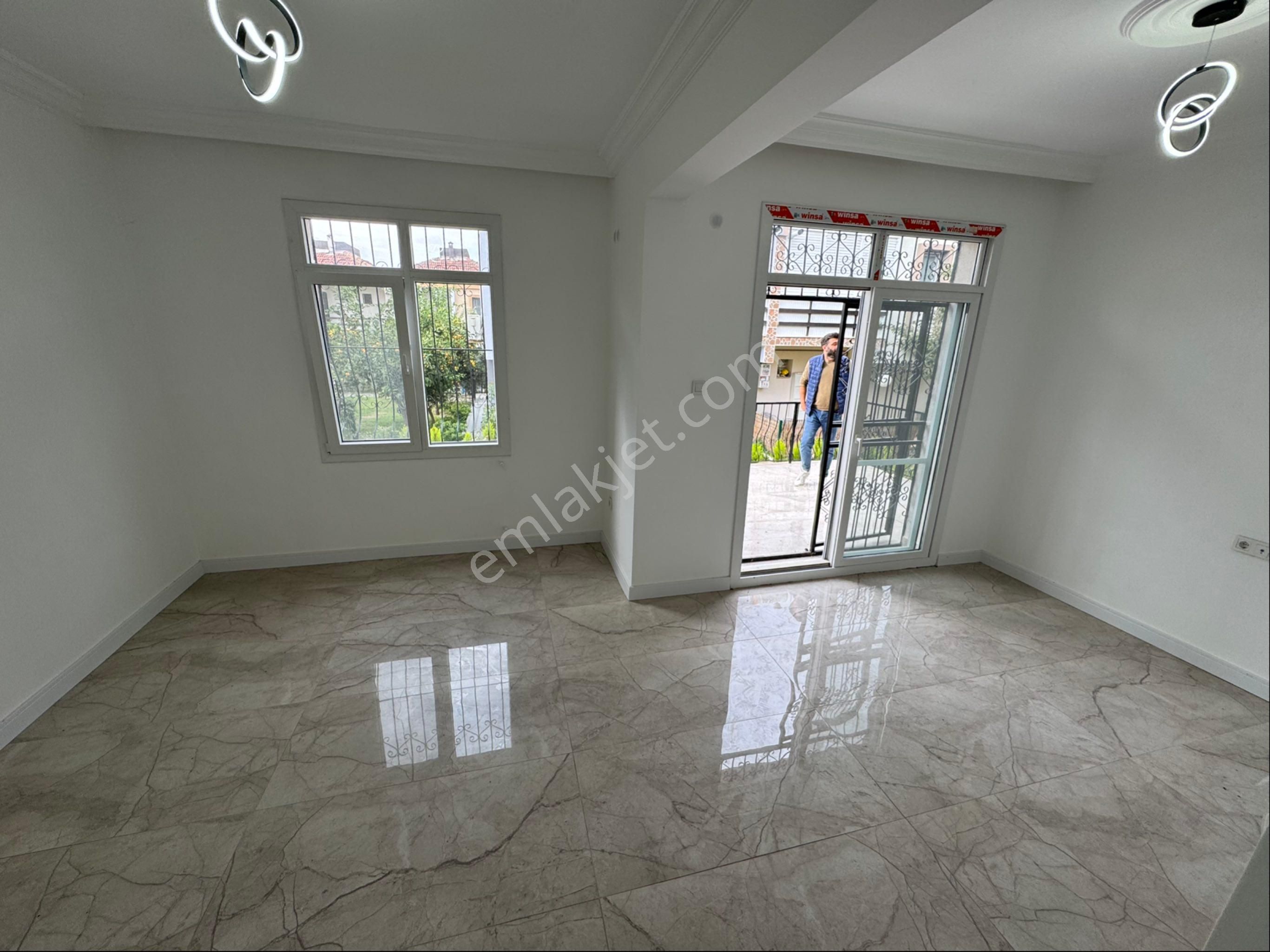 Views Emlak’tan Kuşadası K.denizinde Plaja 600 Mt Komple Yenilenmiş 3+1 Villa - Görsel 19