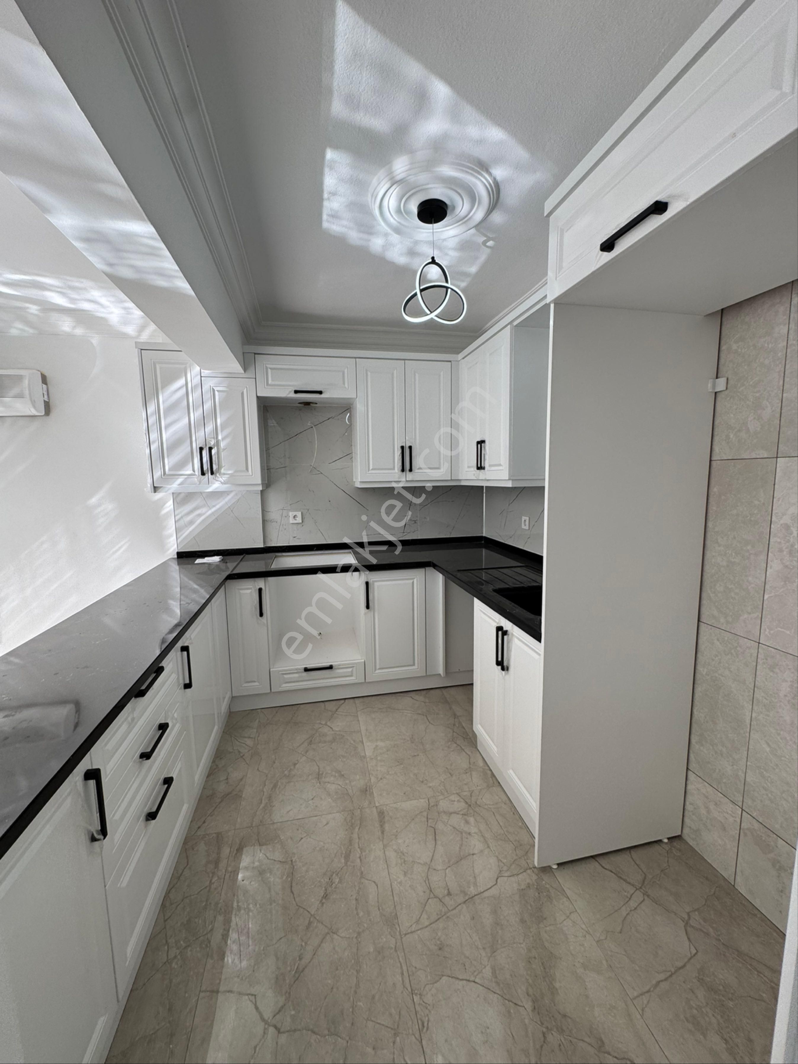 Views Emlak’tan Kuşadası K.denizinde Plaja 600 Mt Komple Yenilenmiş 3+1 Villa - Görsel 5