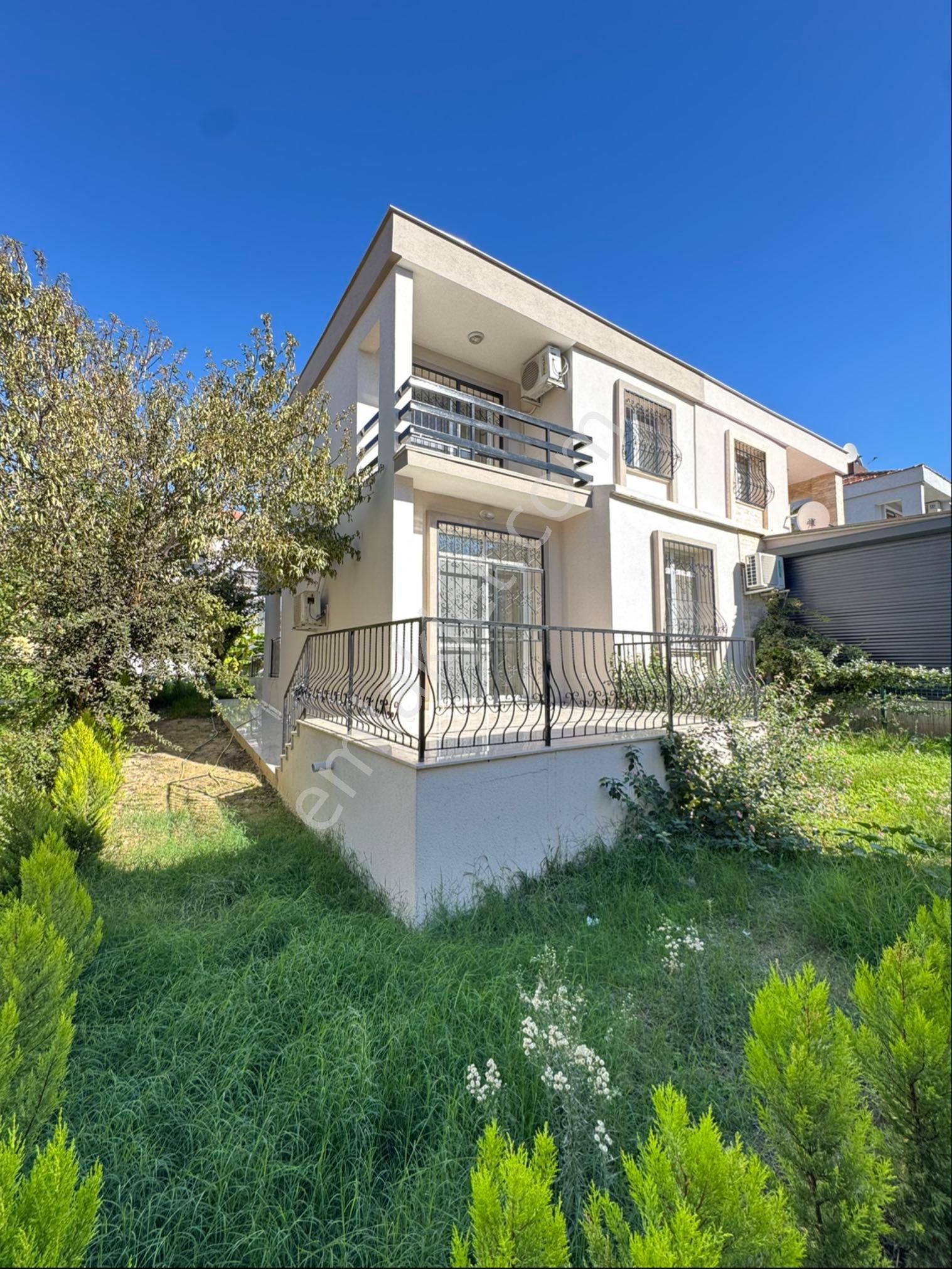 Views Emlak’tan Kuşadası K.denizinde Plaja 600 Mt Komple Yenilenmiş 3+1 Villa - Görsel 2