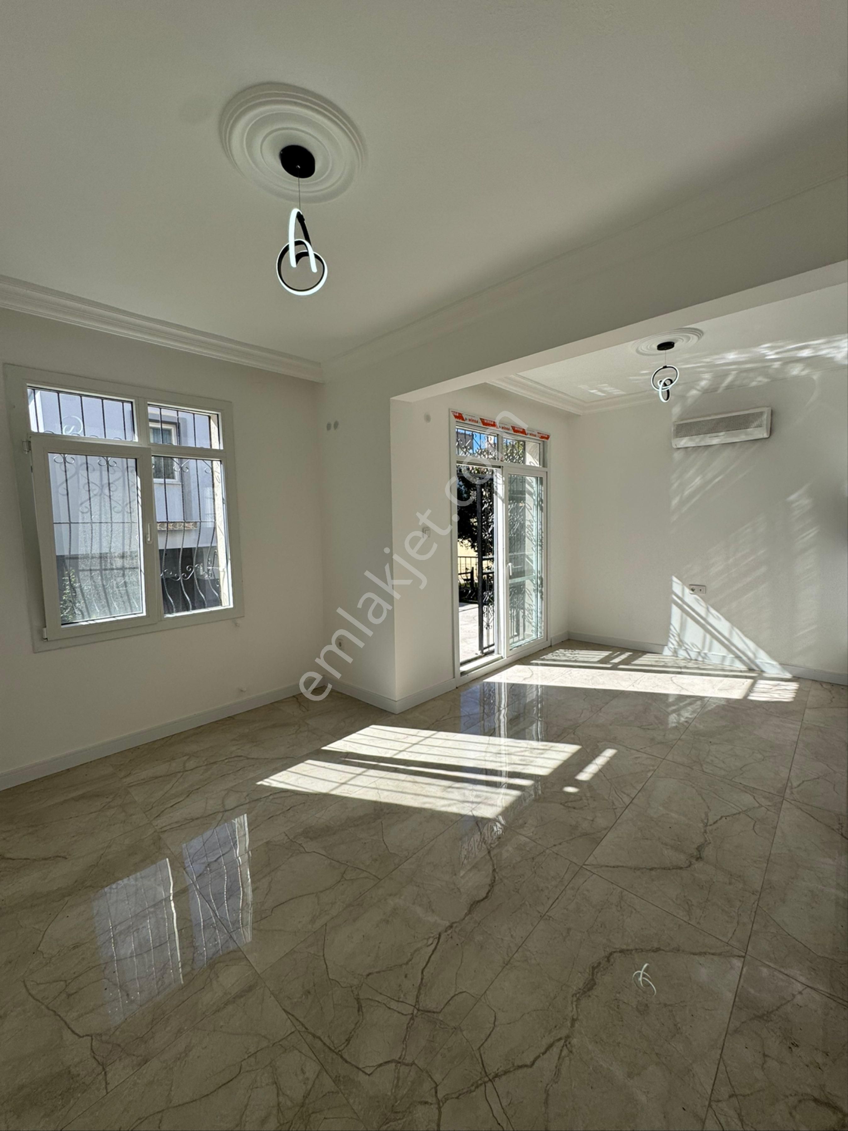 Views Emlak’tan Kuşadası K.denizinde Plaja 600 Mt Komple Yenilenmiş 3+1 Villa - Görsel 4