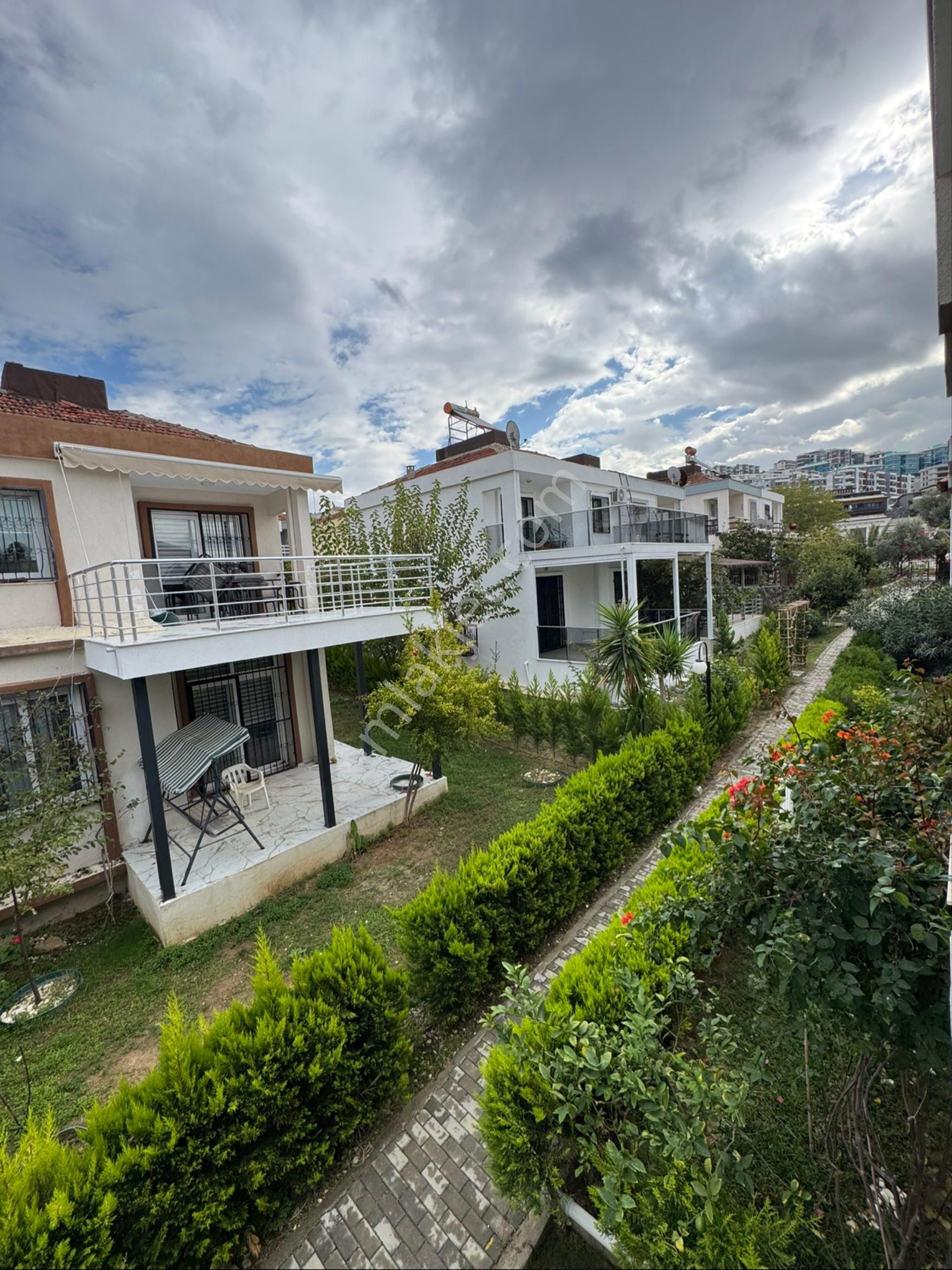 Views Emlak’tan Kuşadası K.denizinde Plaja 600 Mt Komple Yenilenmiş 3+1 Villa - Görsel 17