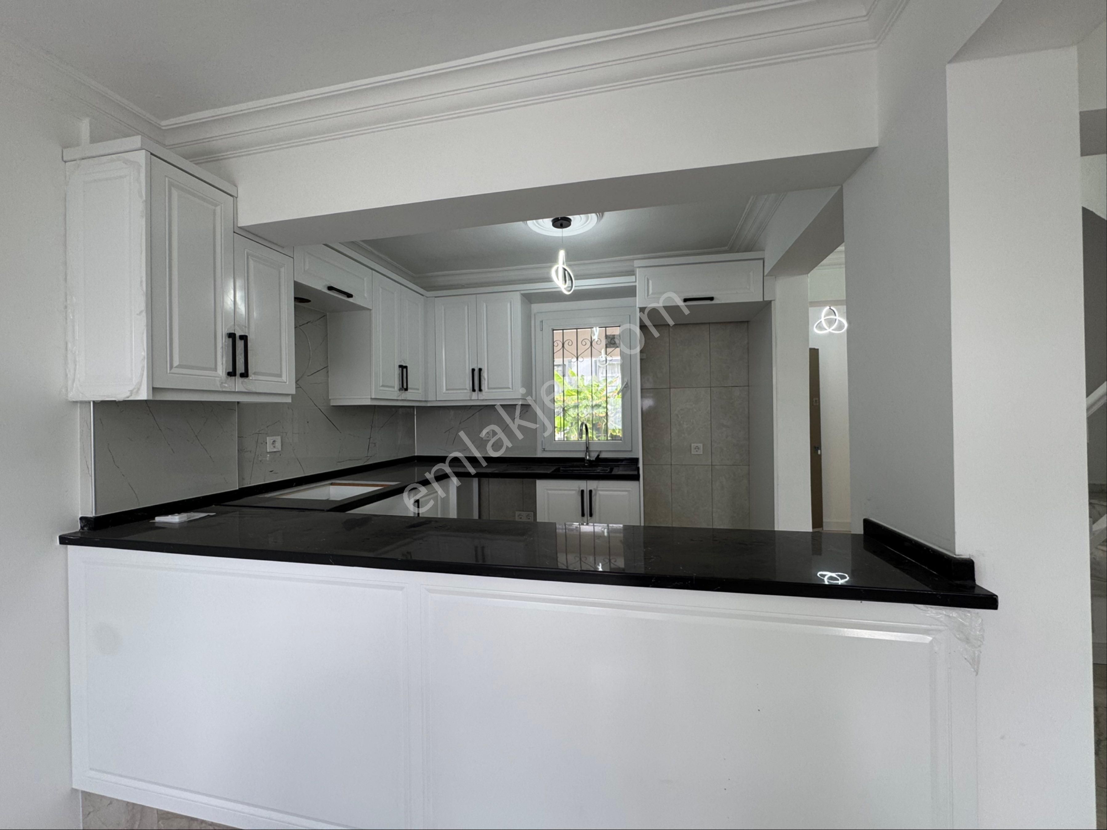 Views Emlak’tan Kuşadası K.denizinde Plaja 600 Mt Komple Yenilenmiş 3+1 Villa - Görsel 21