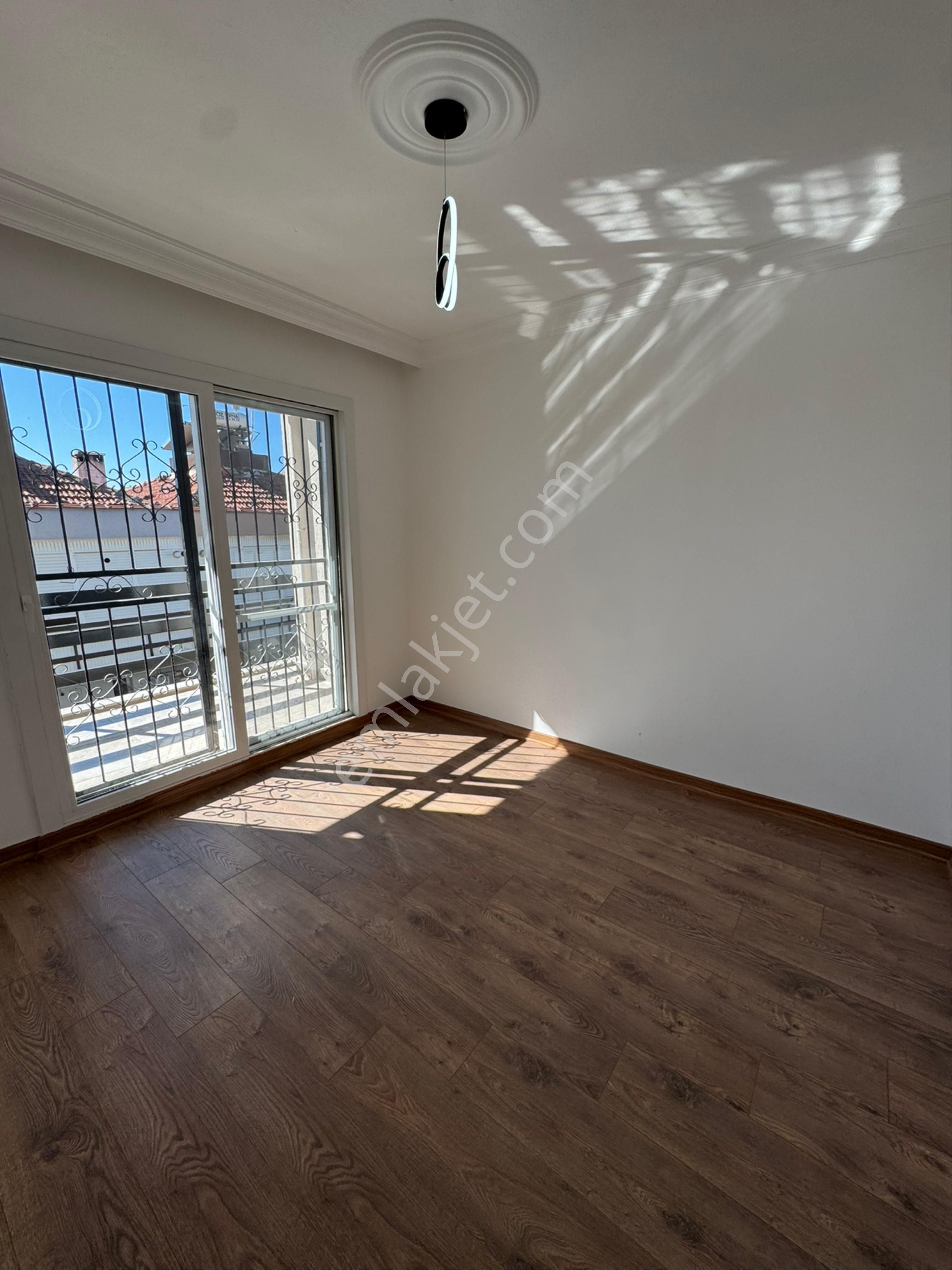 Views Emlak’tan Kuşadası K.denizinde Plaja 600 Mt Komple Yenilenmiş 3+1 Villa - Görsel 8