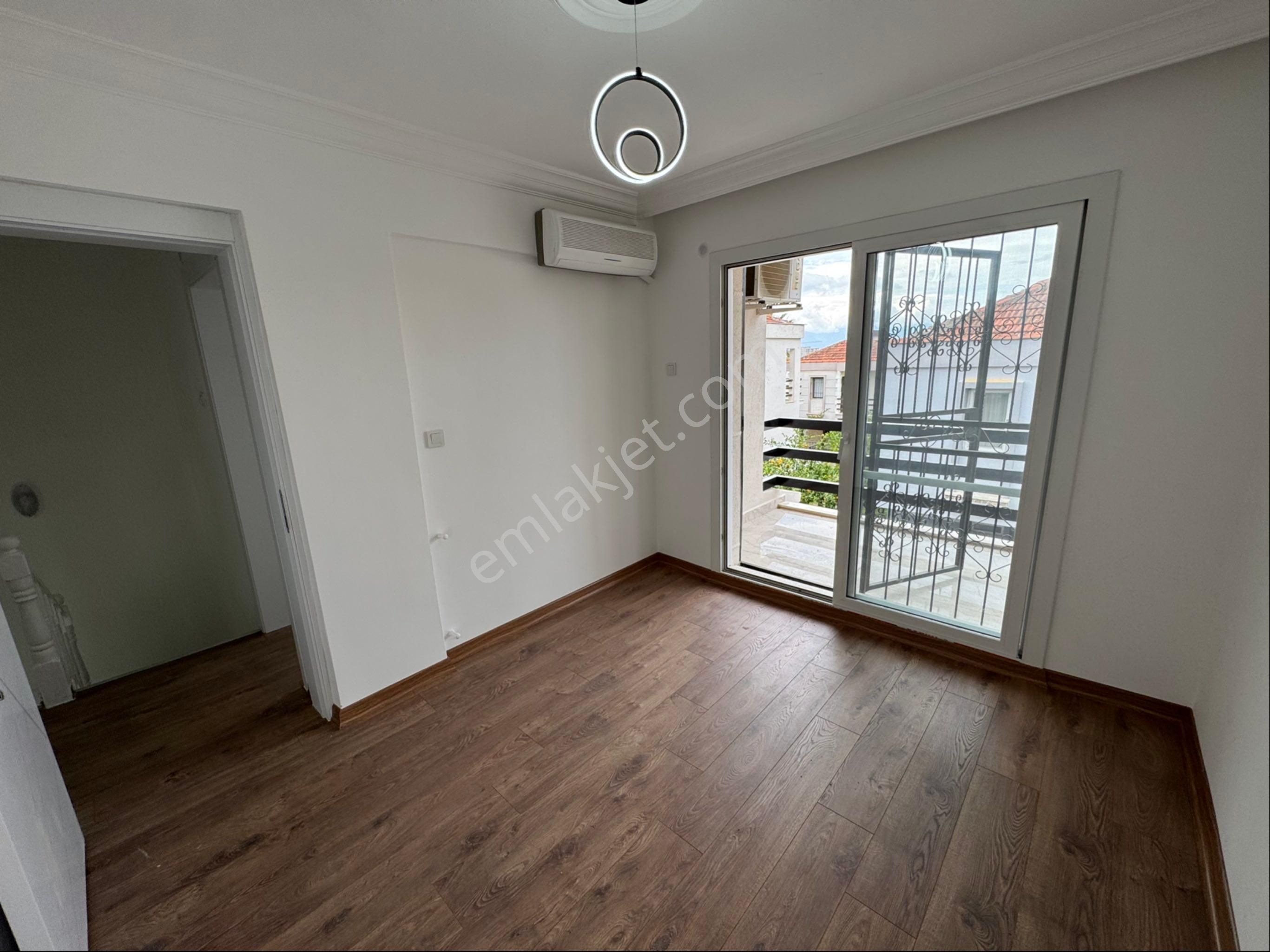 Views Emlak’tan Kuşadası K.denizinde Plaja 600 Mt Komple Yenilenmiş 3+1 Villa - Görsel 15