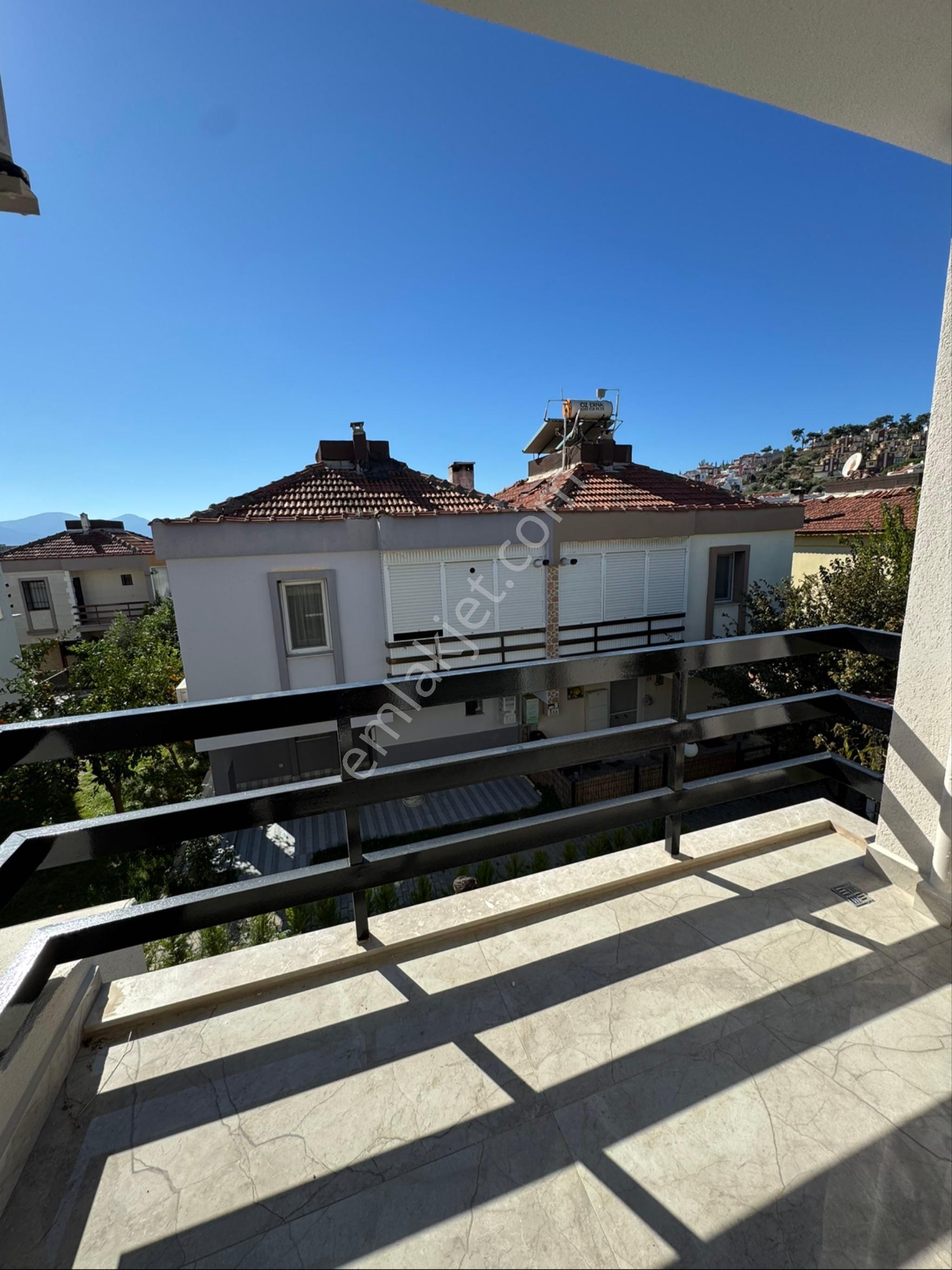 Views Emlak’tan Kuşadası K.denizinde Plaja 600 Mt Komple Yenilenmiş 3+1 Villa - Görsel 9